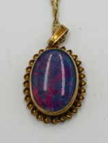 9ct pendant set with an opal