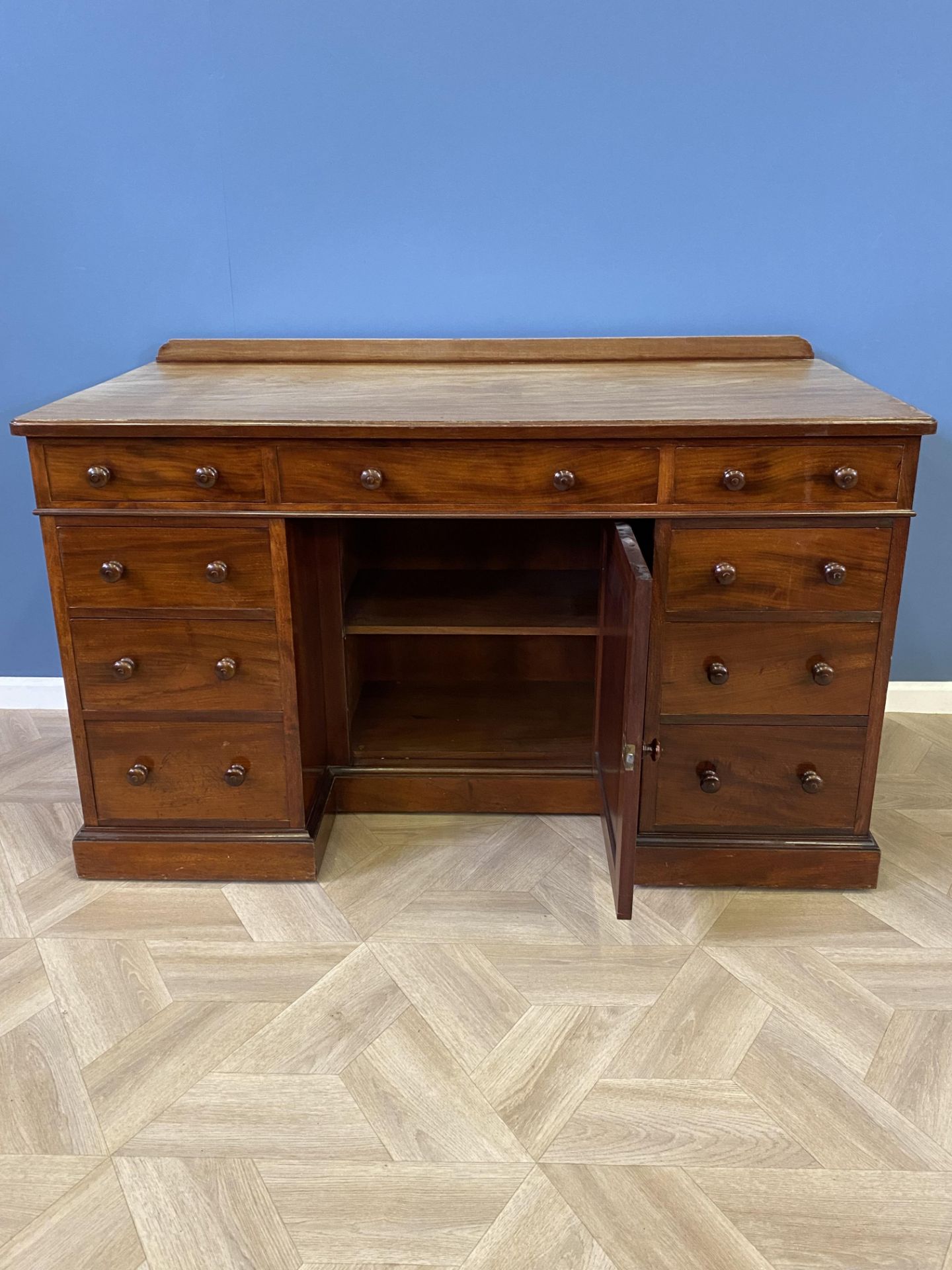 Holland & Sons Victorian mahogany kneehole desk - Image 8 of 9