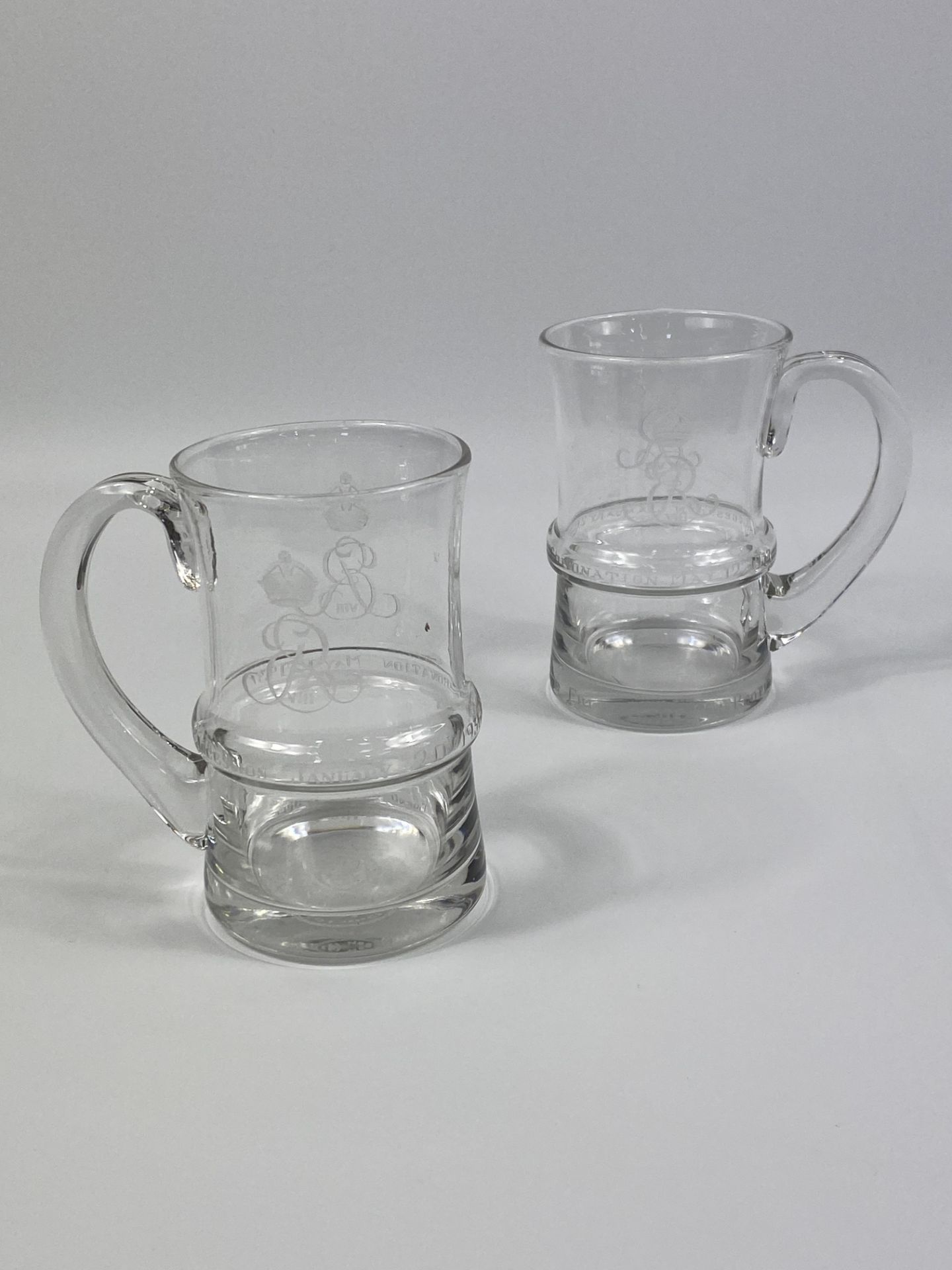 Two limited edition Edward VIII glass tankards retailed by Thomas Goode. - Image 3 of 5