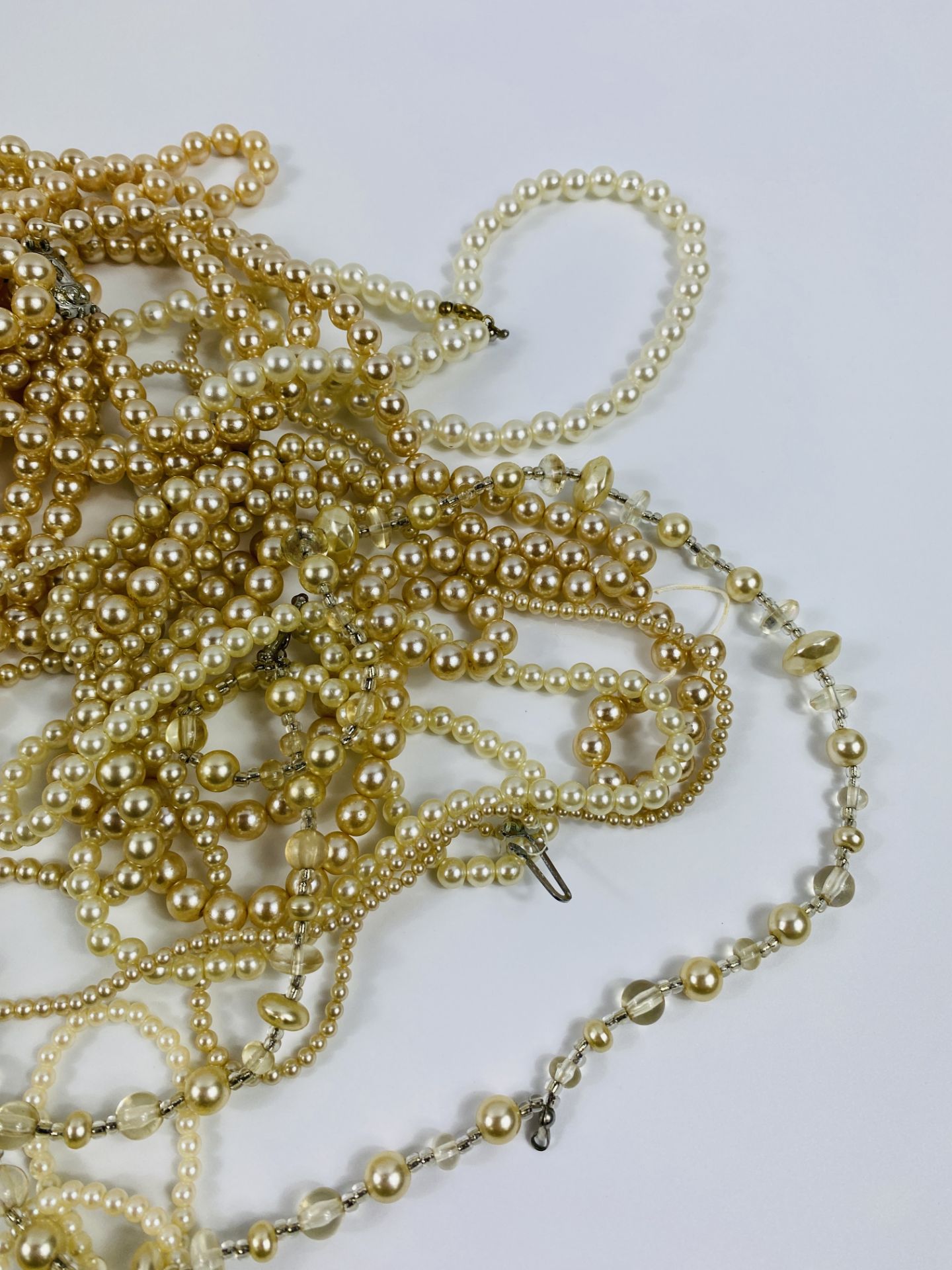 Quantity of pearl necklaces - Image 4 of 5