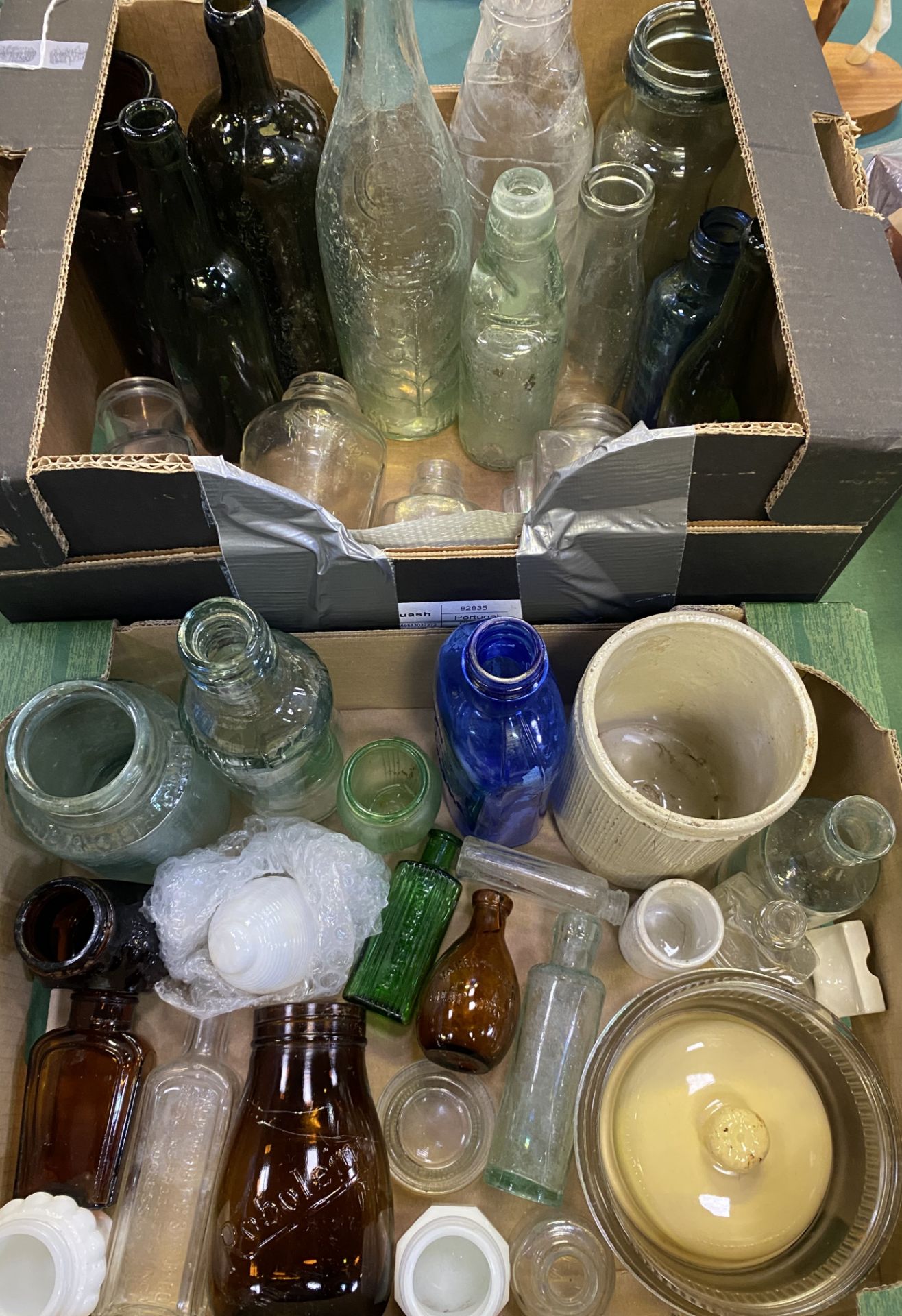 A Reading Victorian codd bottle and 36 bottles/pots and two other items - Image 2 of 5