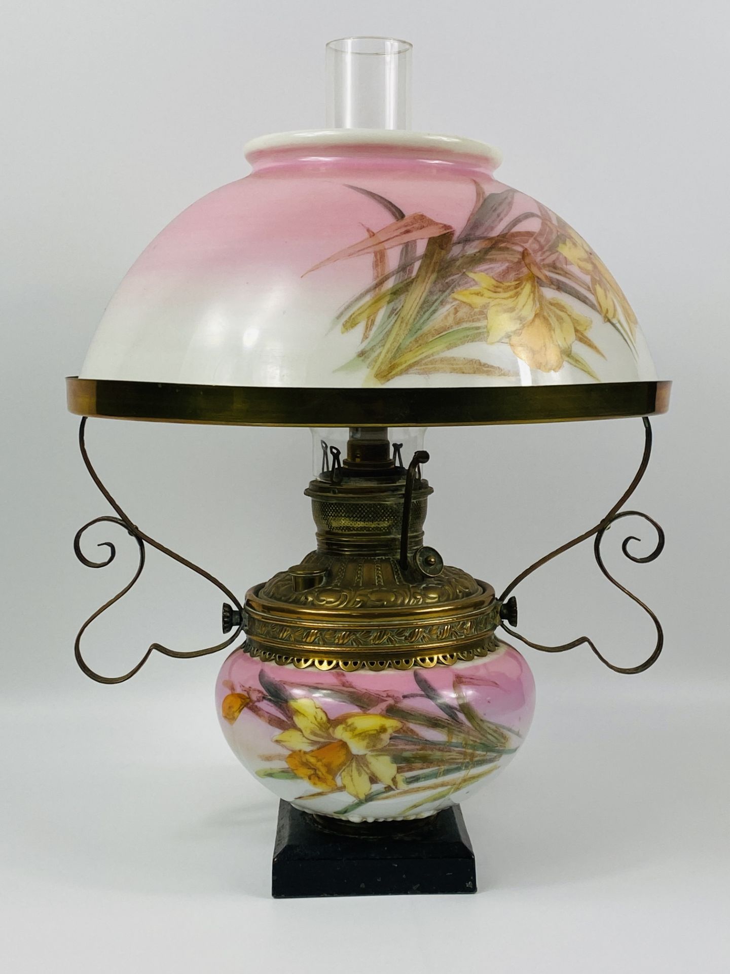 Victorian oil lamp later wired as a table lamp - Image 5 of 6