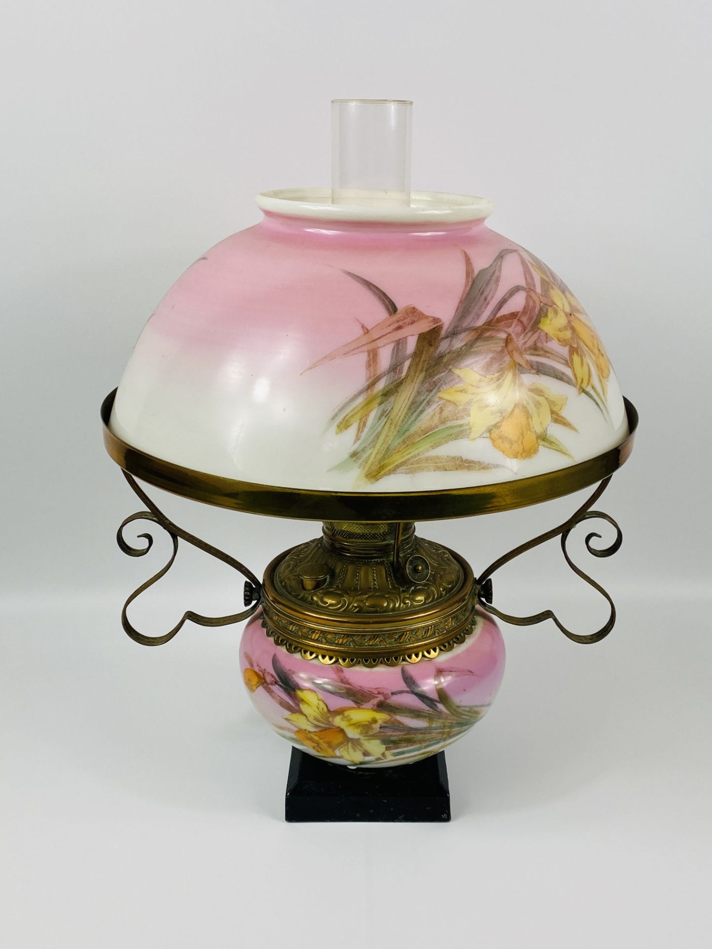Victorian oil lamp later wired as a table lamp - Image 2 of 6
