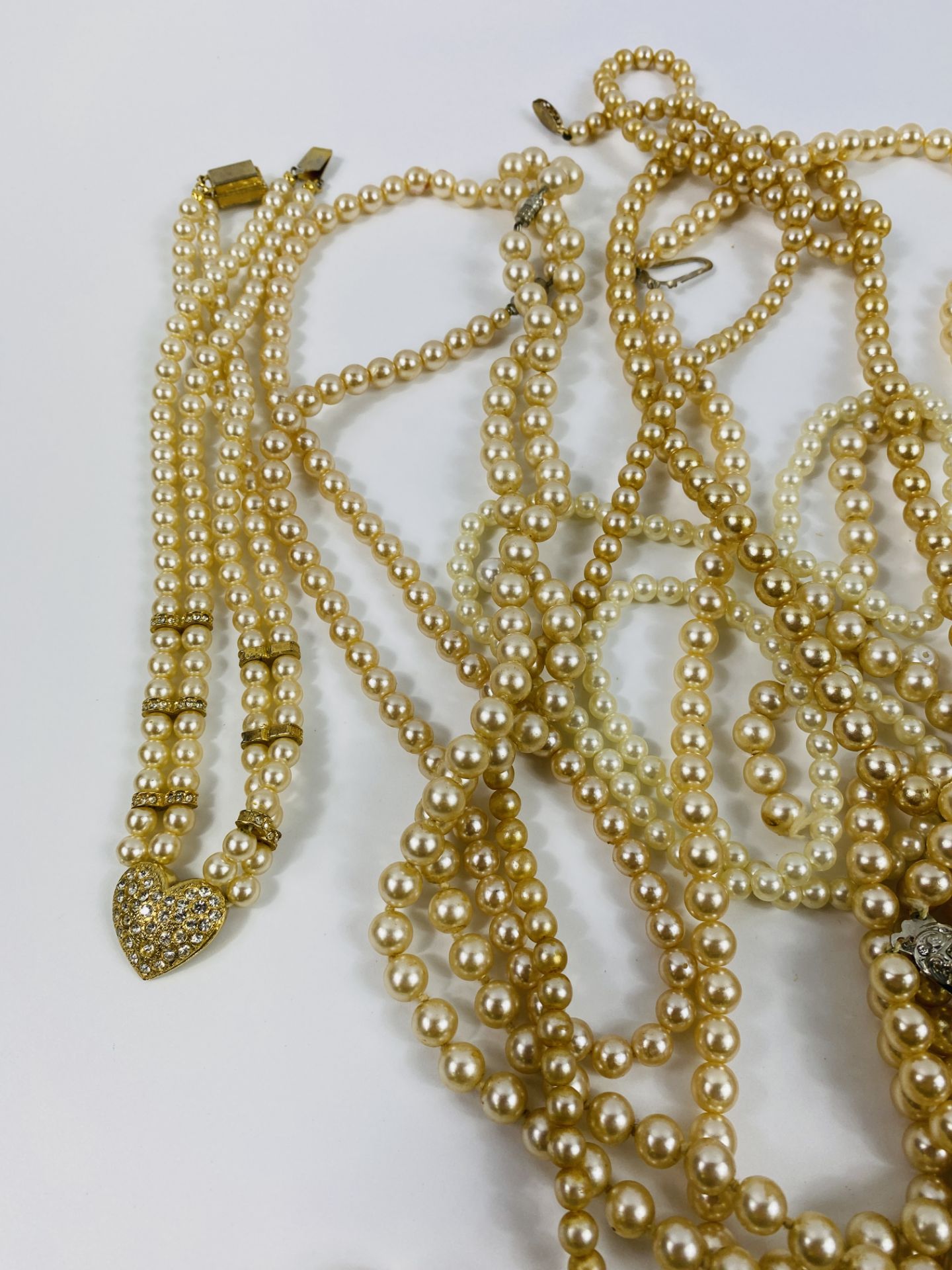 Quantity of pearl necklaces - Image 2 of 5