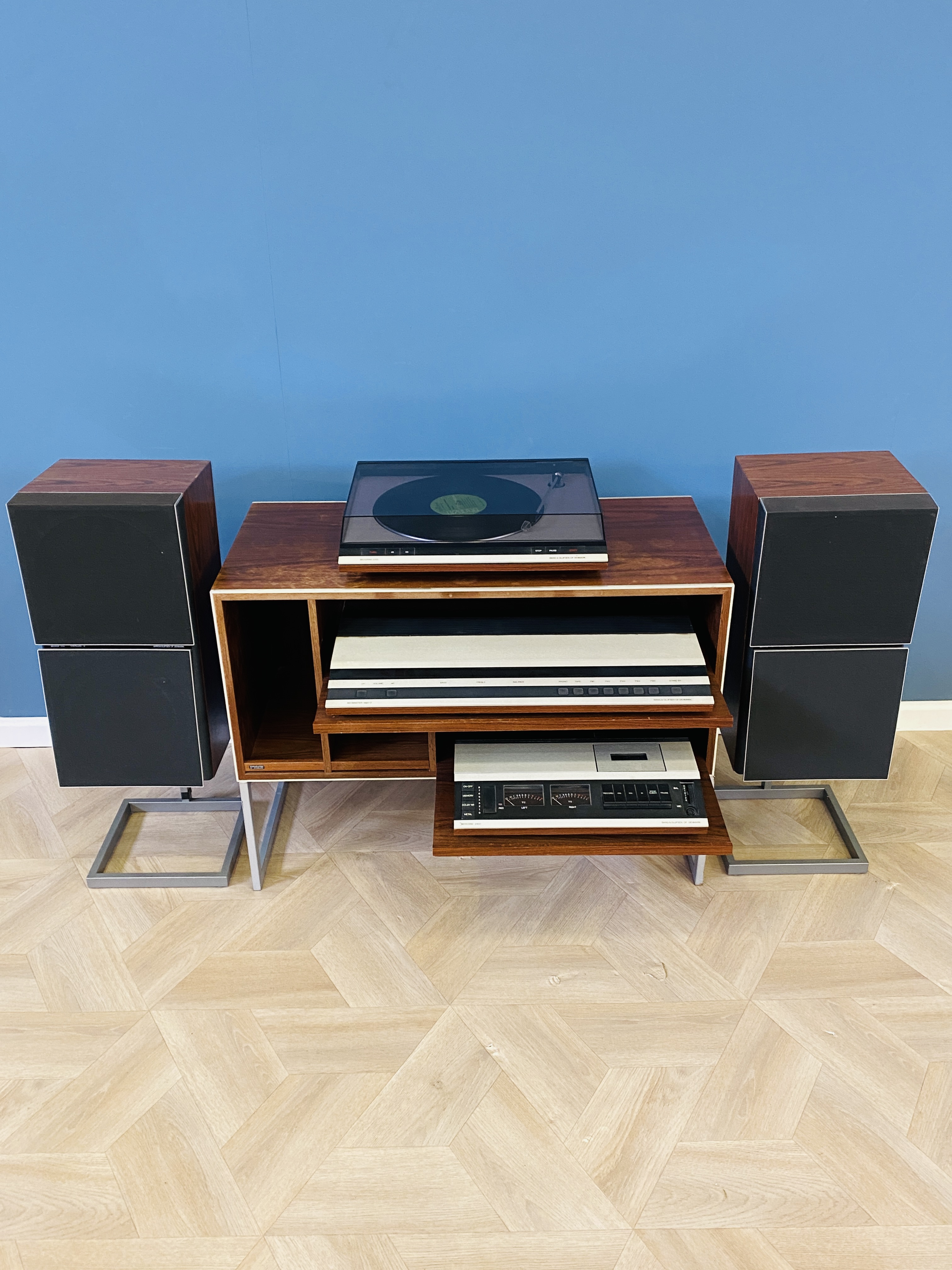 Bang & Olufsen Beomaster 1900-2; Beocord 2400, Beogram 2200 on stand; & Beovox S50's - Bild 6 aus 9