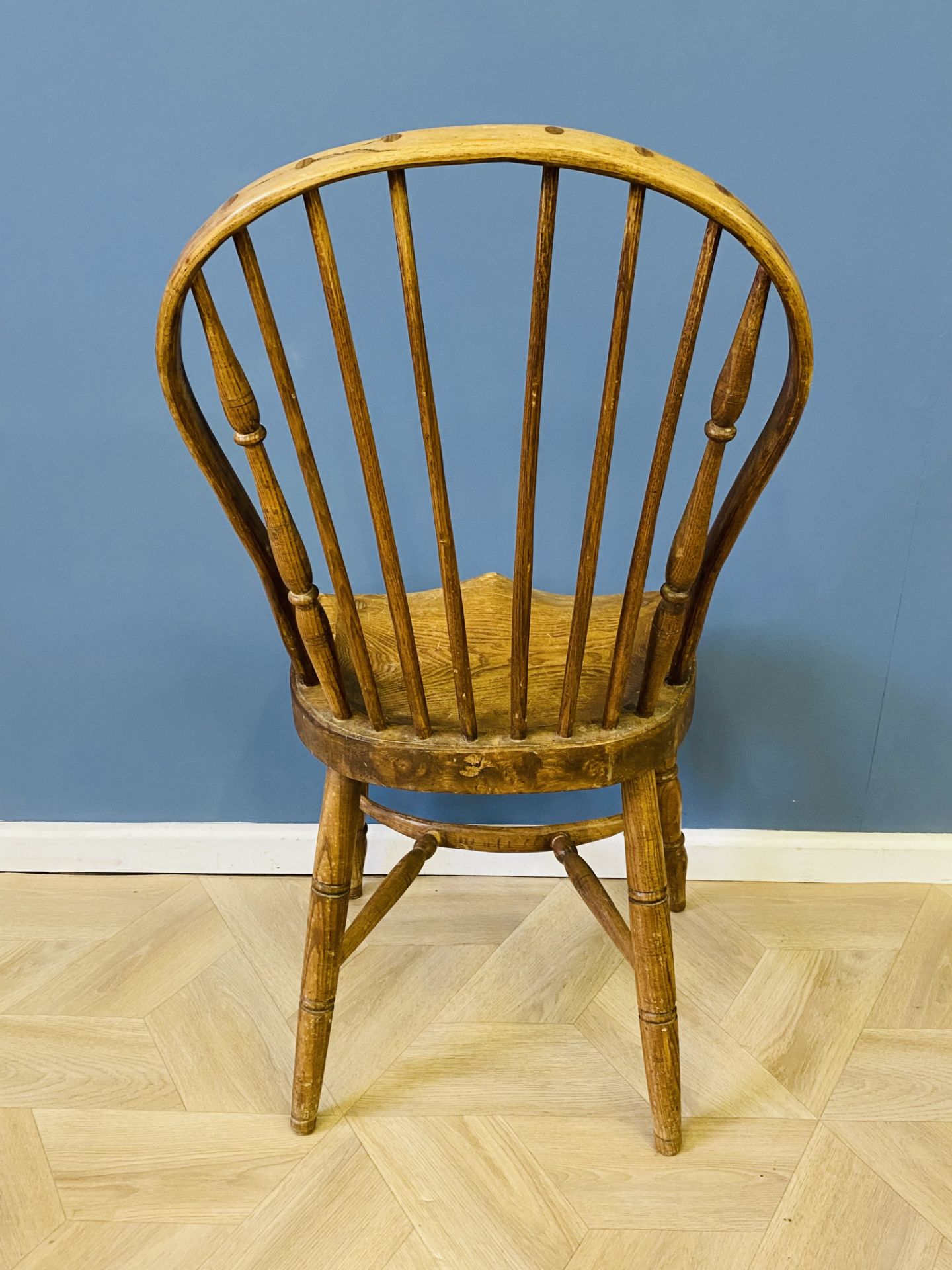 Set of four country spindle back dining chairs - Image 3 of 7