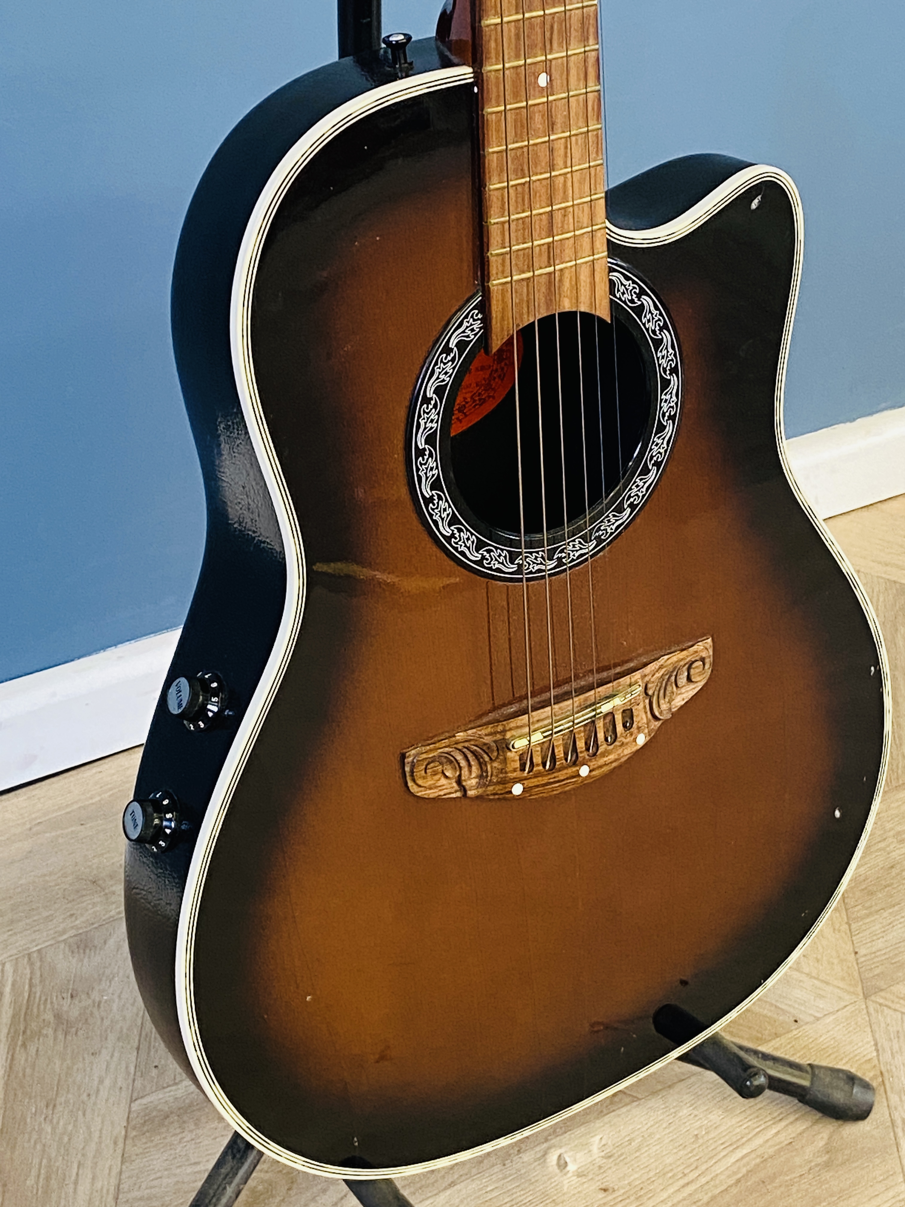Clarissa G300 electro acoustic roundback guitar. - Image 3 of 4