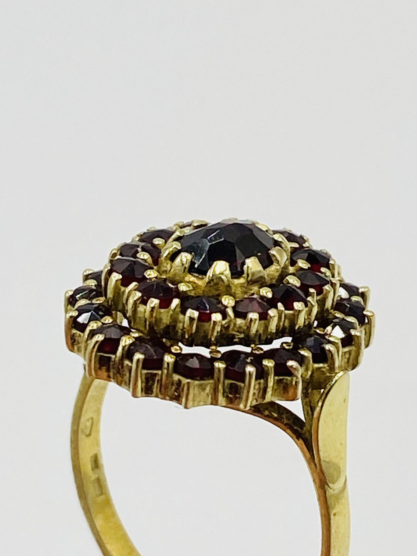 Yellow metal ring and red stone ring - Image 2 of 4