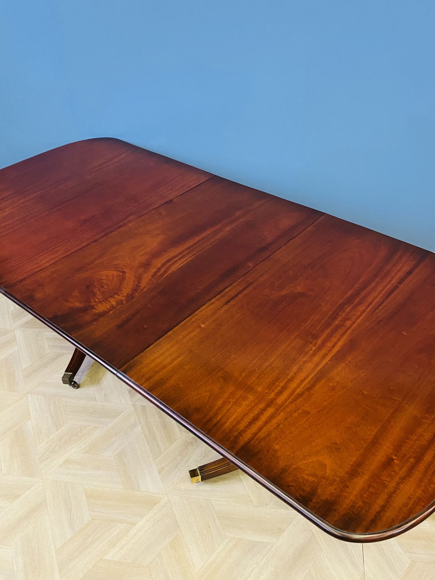 Regency style mahogany twin pillar dining table - Image 5 of 7