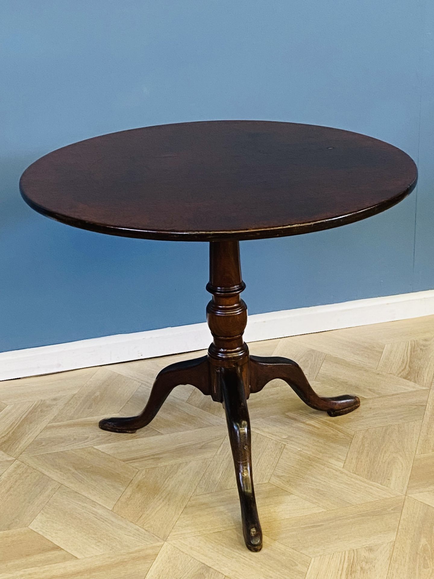 Georgian mahogany tilt top tripod table - Image 3 of 4