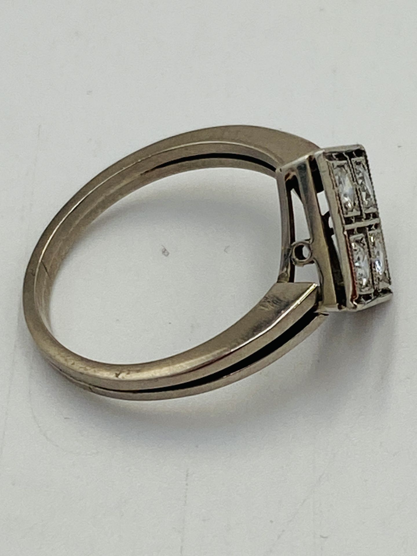 White gold ring set with four diamonds - Image 2 of 6