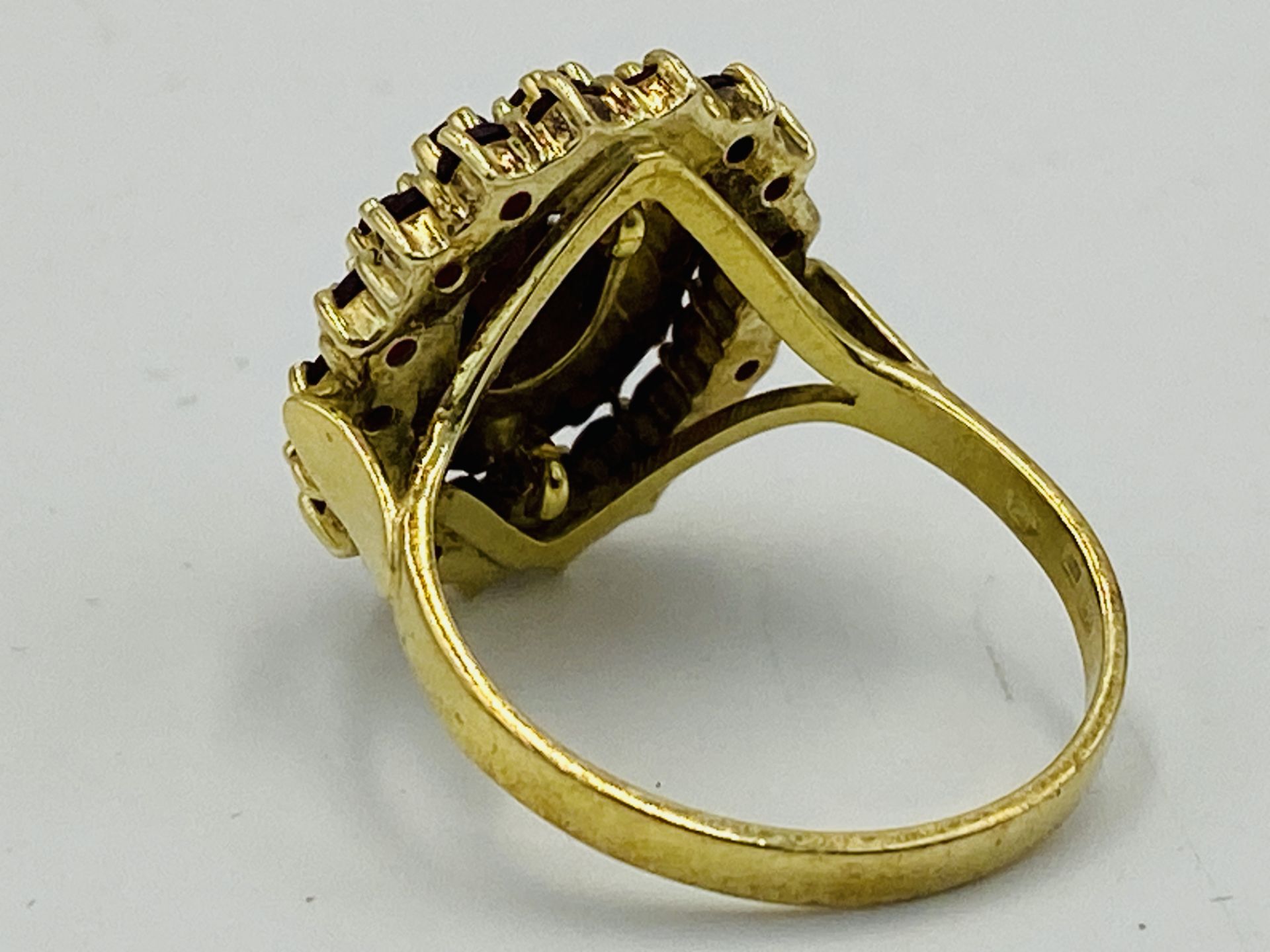 Yellow metal ring and red stone ring - Image 3 of 4