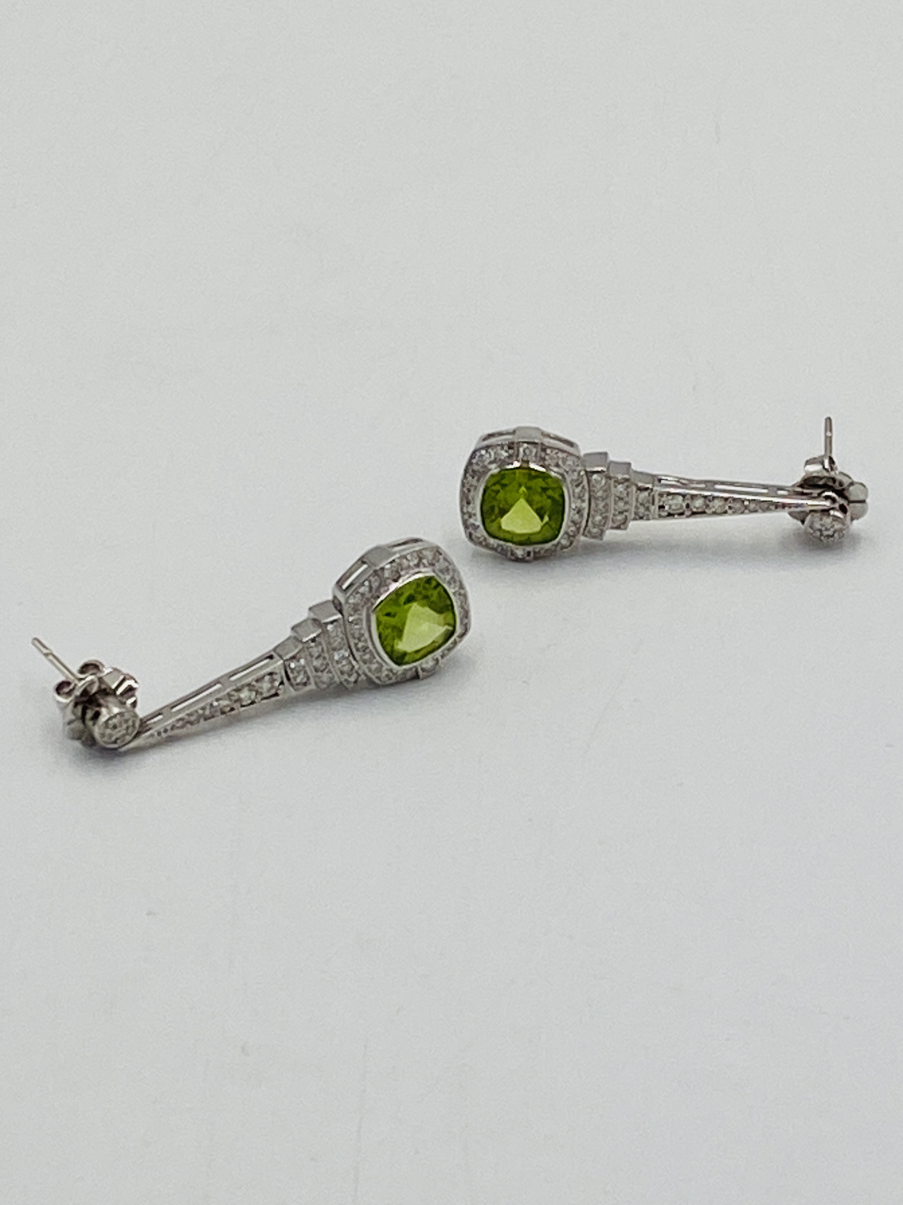 18ct white gold, diamond and green stone drop earrings - Image 5 of 8