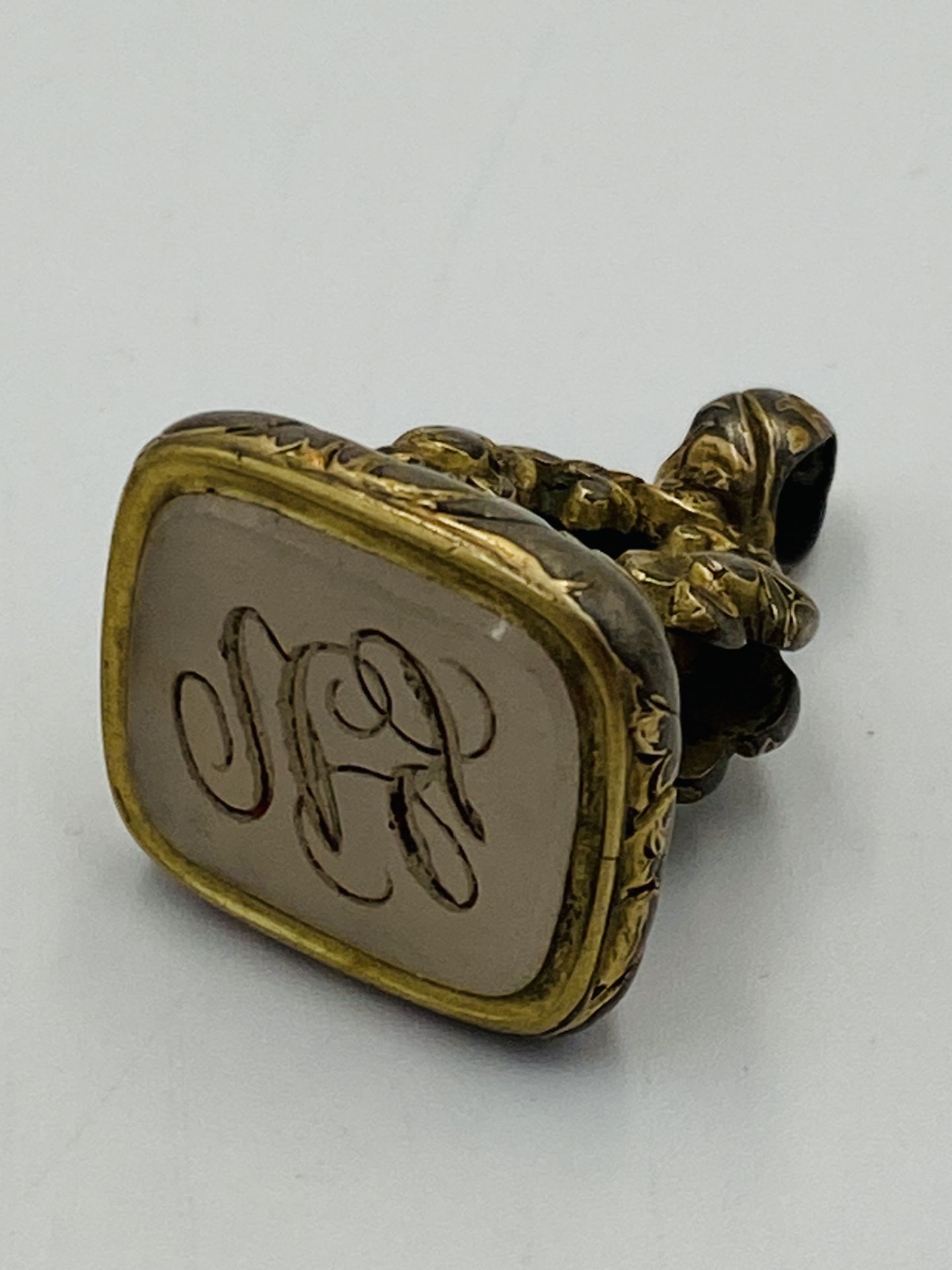 9ct gold fob chain with two fobs - Image 5 of 7