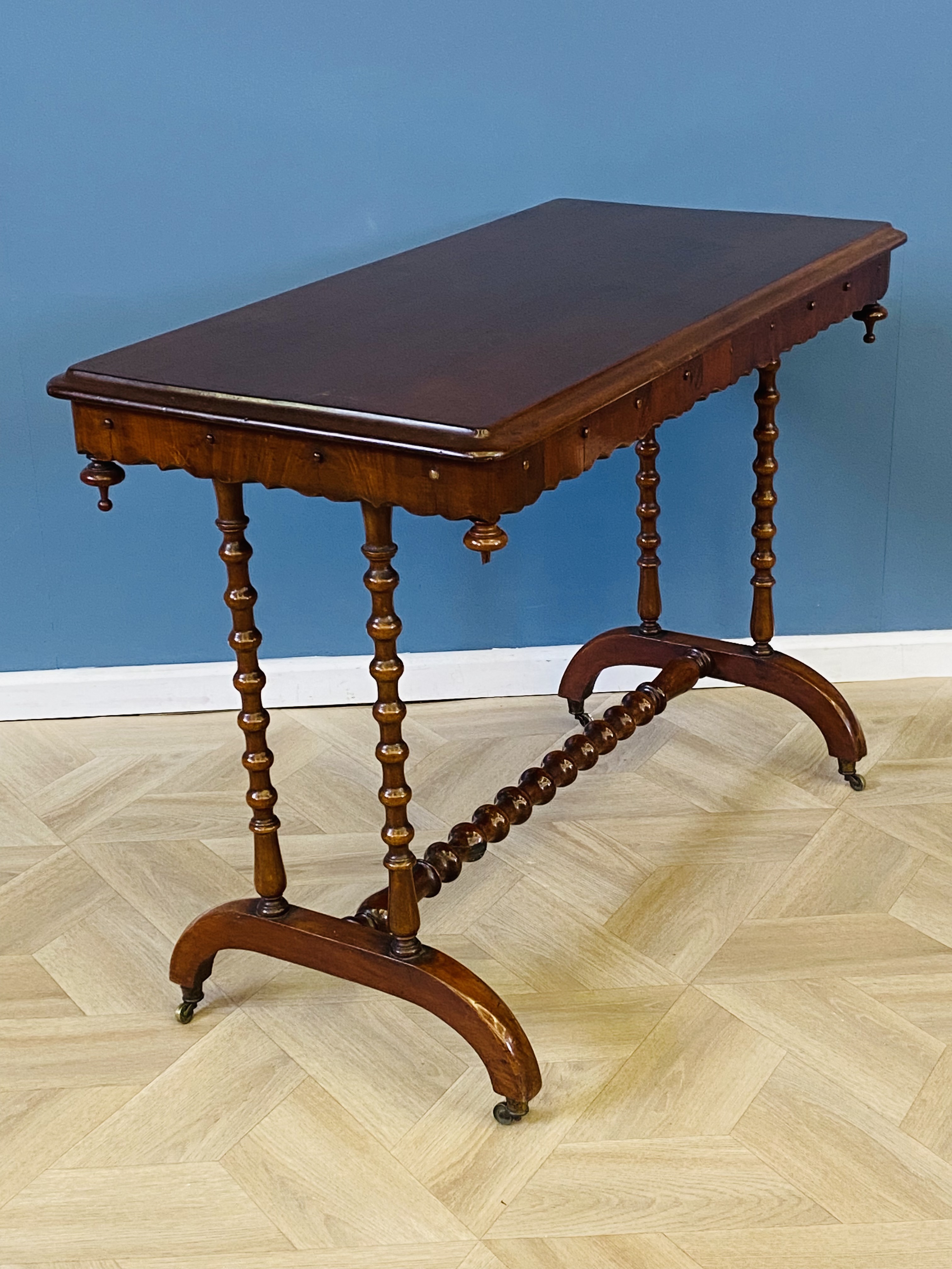Victorian mahogany stretcher table - Image 3 of 5
