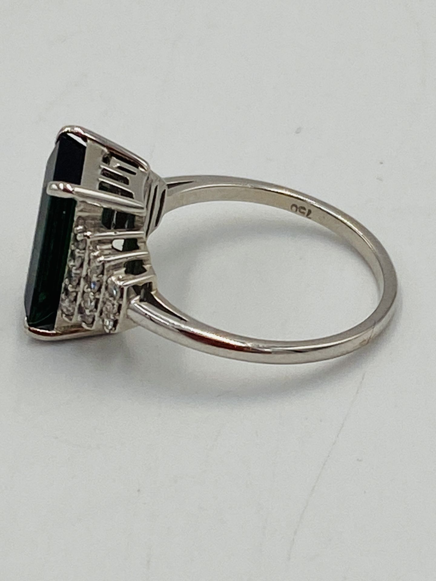 18ct white gold ring - Image 2 of 7