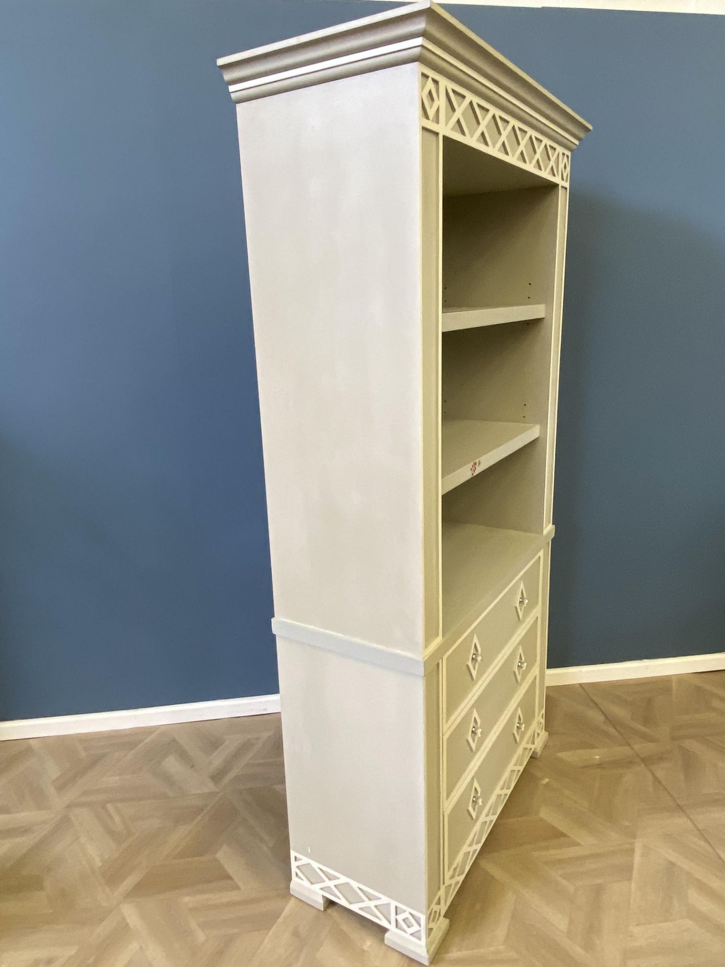 Contemporary decorated bookcase - Image 4 of 6
