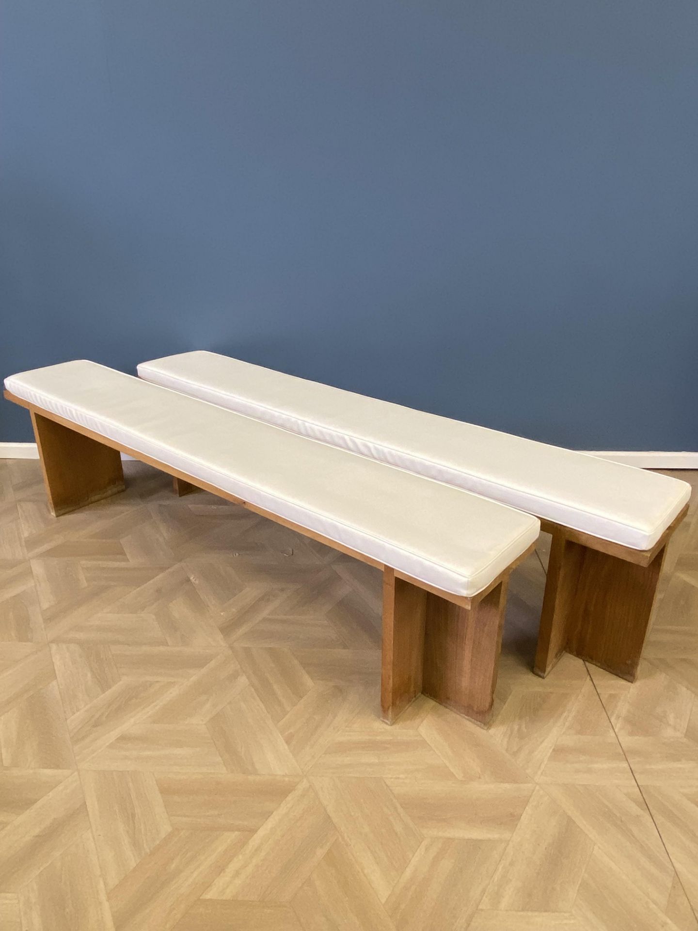 Pair of solid oak pool benches - Image 3 of 7