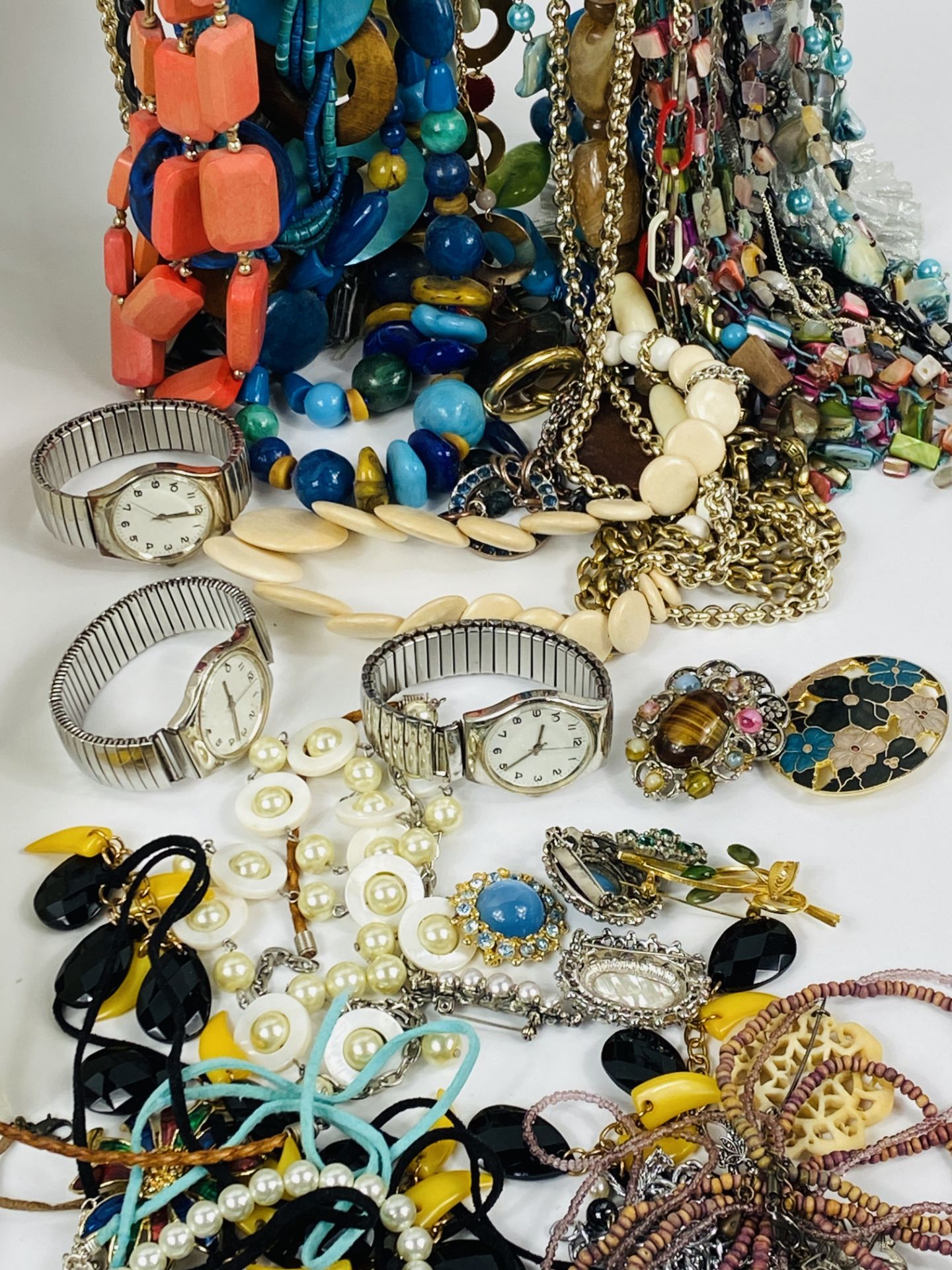 Quantity of costume jewellery - Image 6 of 6