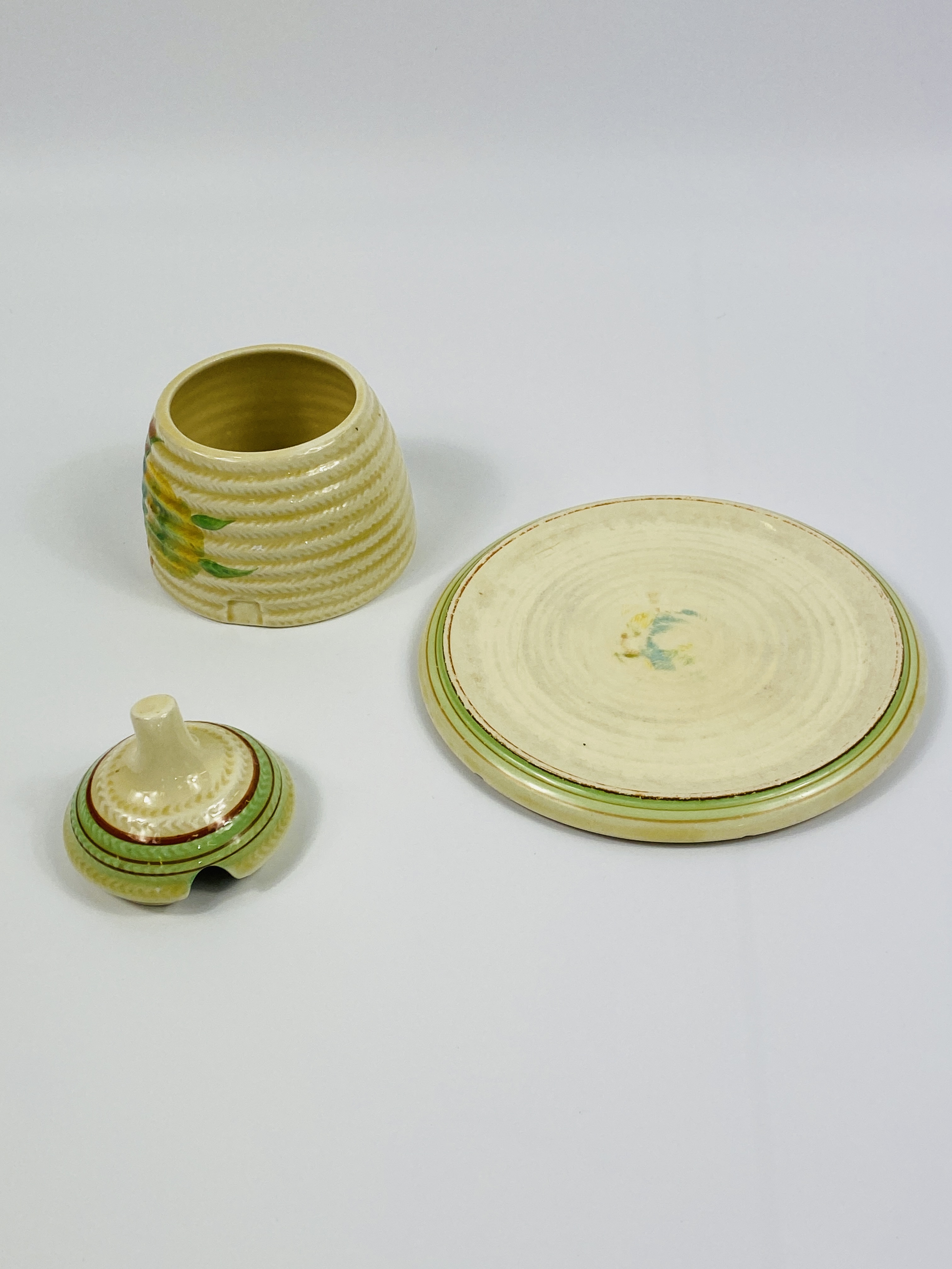 Wilkinson Lts honey pot on Clarice Cliff saucer - Image 3 of 6