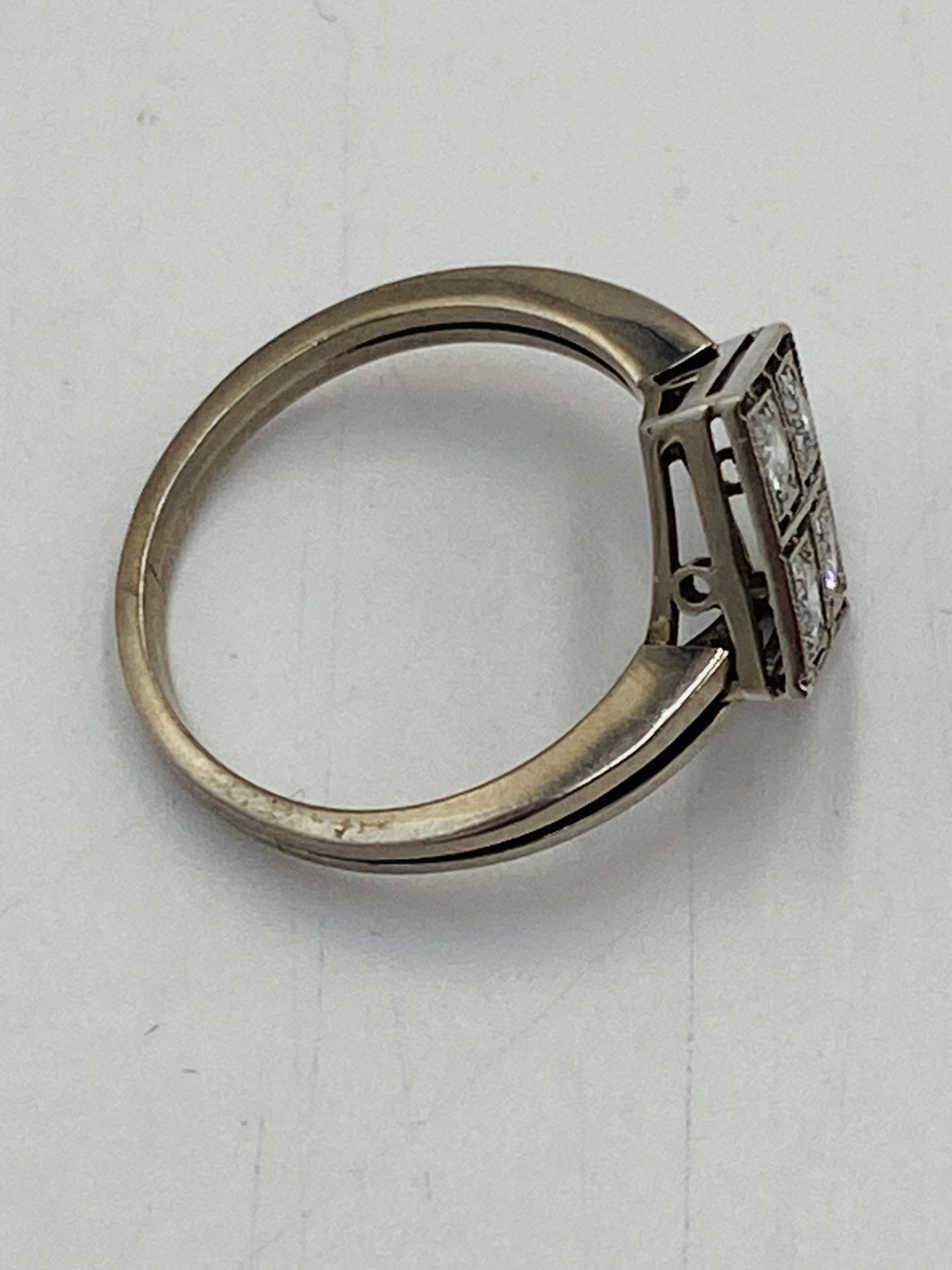 White gold ring set with four diamonds - Image 5 of 6