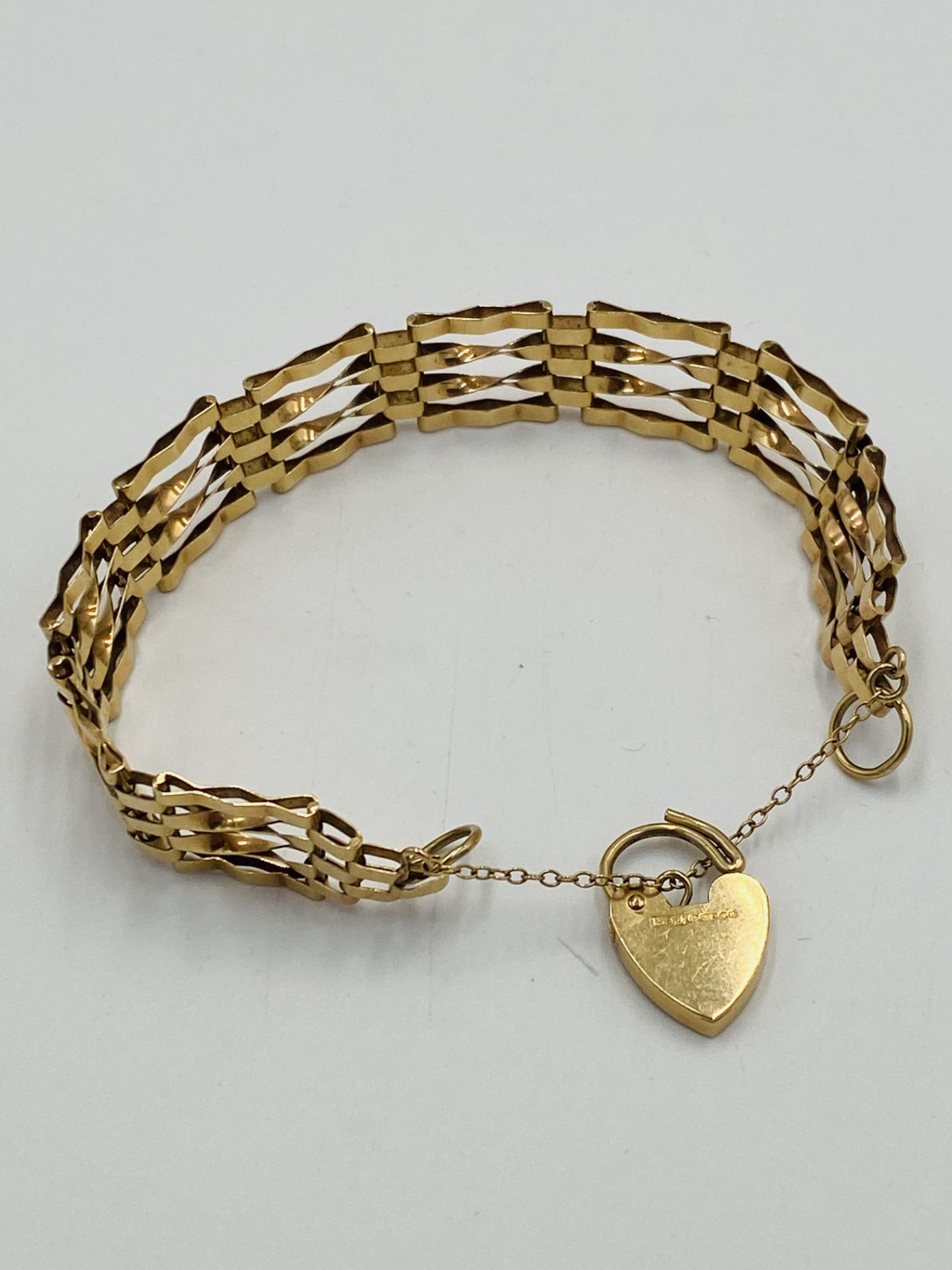 9ct gold bracelet with 9ct gold padlock - Image 3 of 6