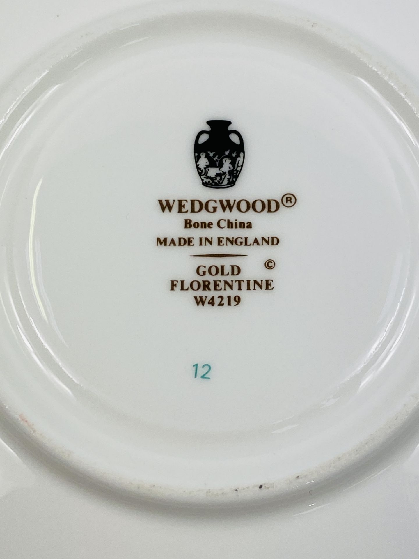 Wedgwood gold Florentine part dinner service - Image 9 of 9
