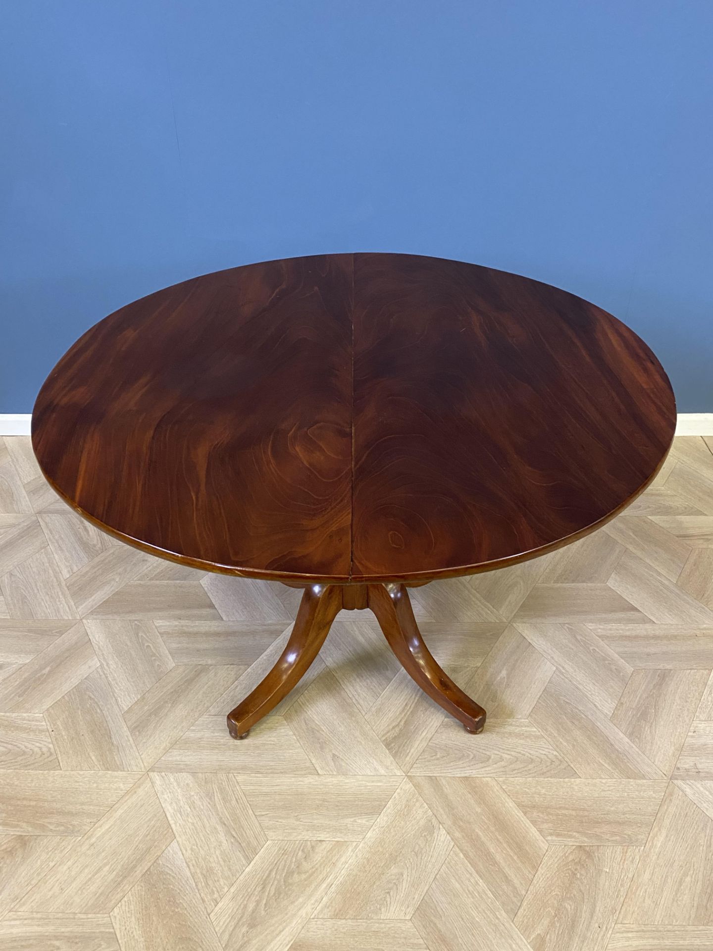 Mahogany tilt top circular table - Image 4 of 7