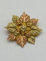 9ct gold brooch