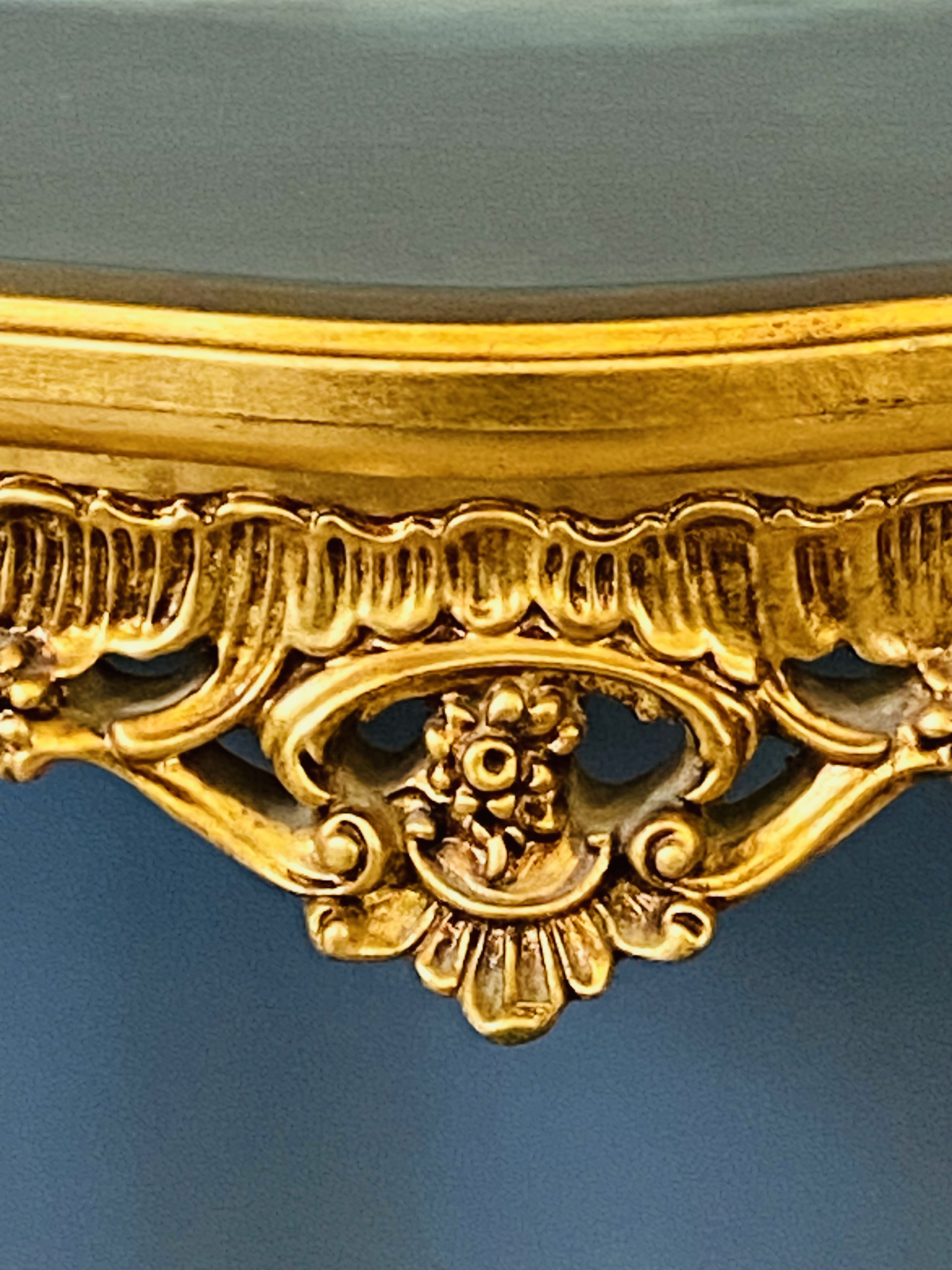 Serpentine carved giltwood console table - Image 3 of 7