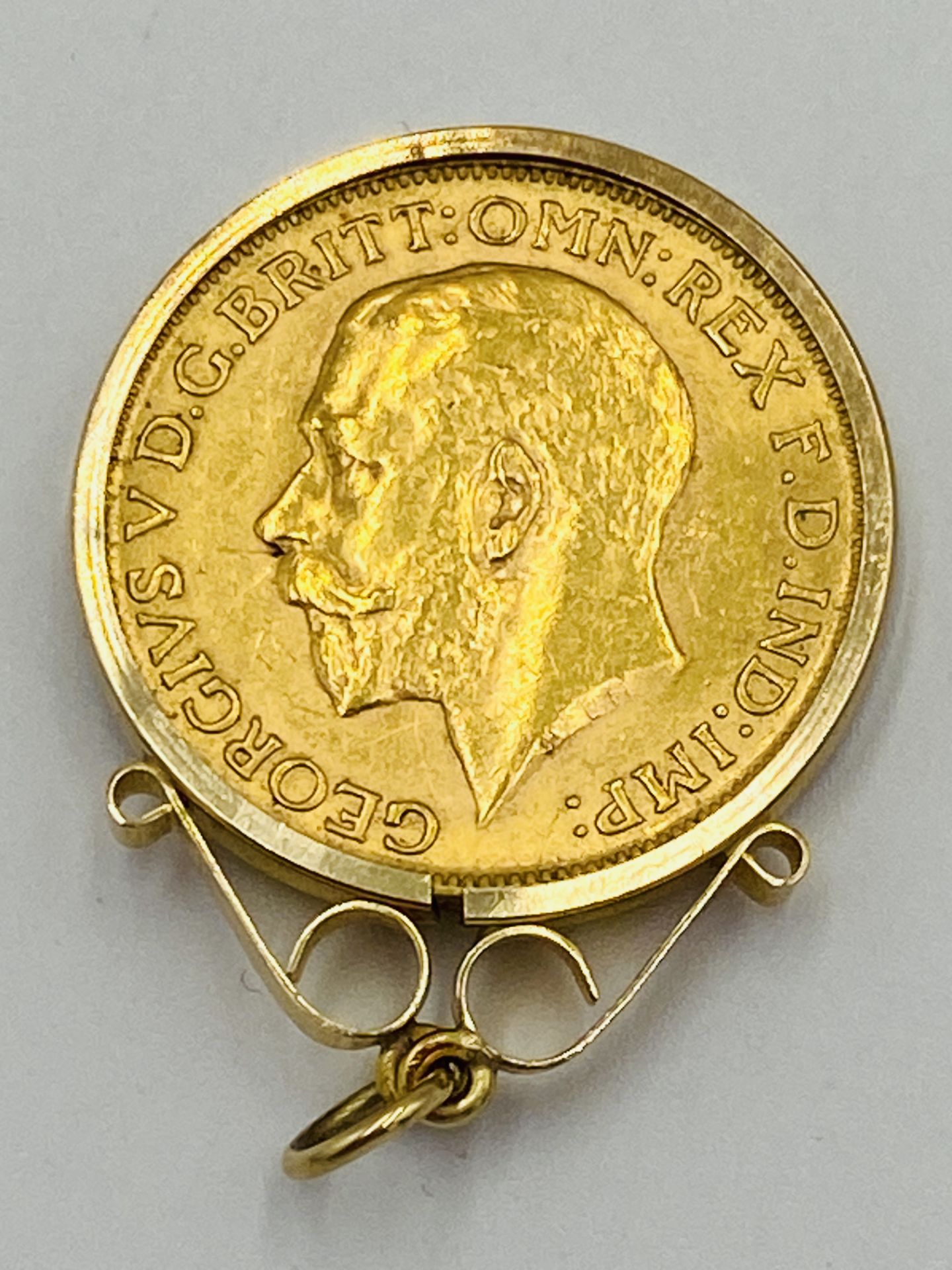 George V gold sovereign, 1911 in 9ct gold mount - Image 2 of 4