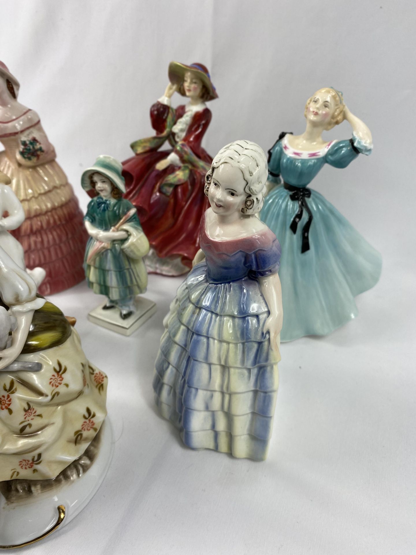 Four Royal Doulton figurines together with four other figurines - Bild 3 aus 3