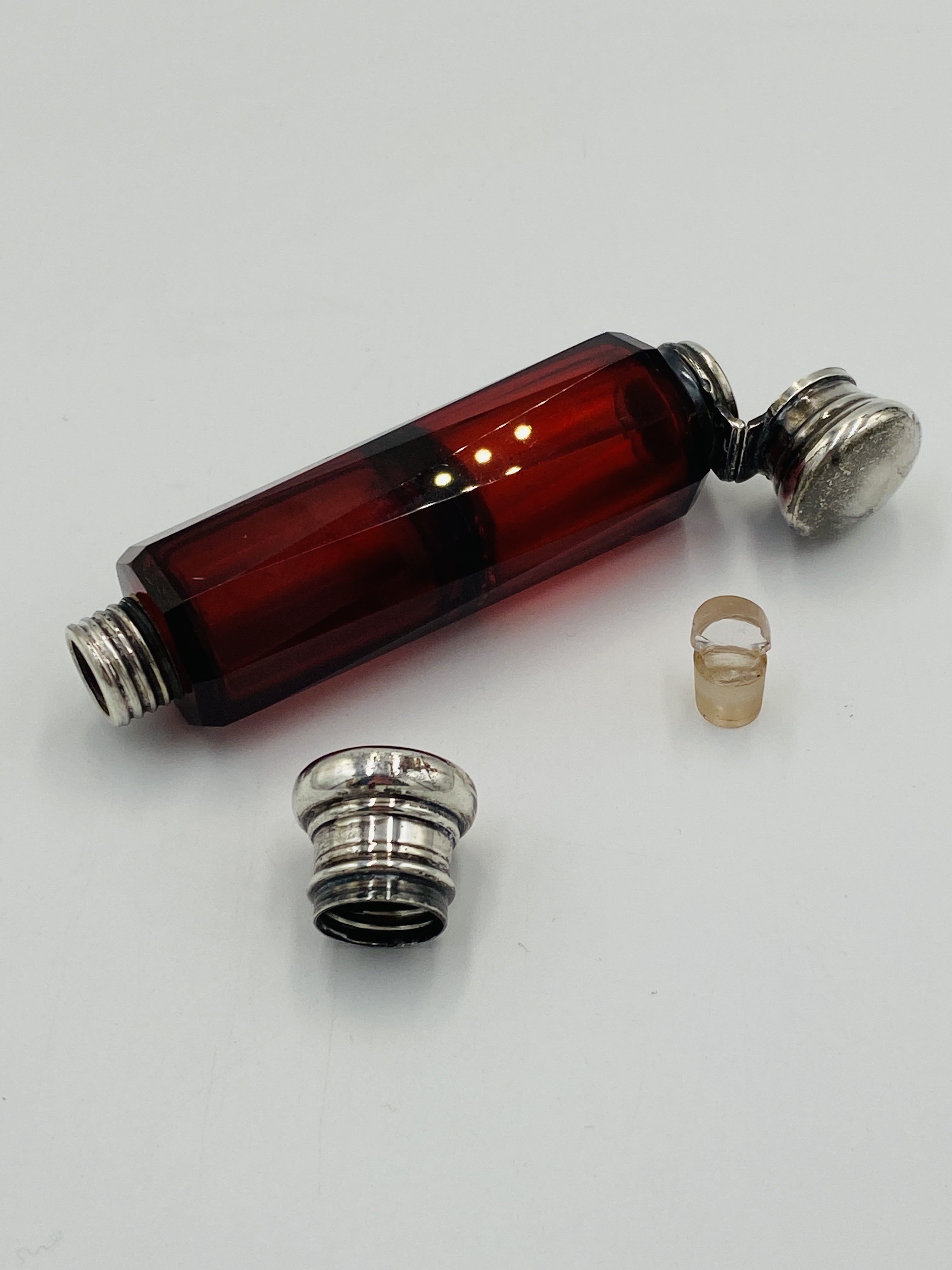 Ruby glass double ended perfume bottle with white metal tops - Image 4 of 5