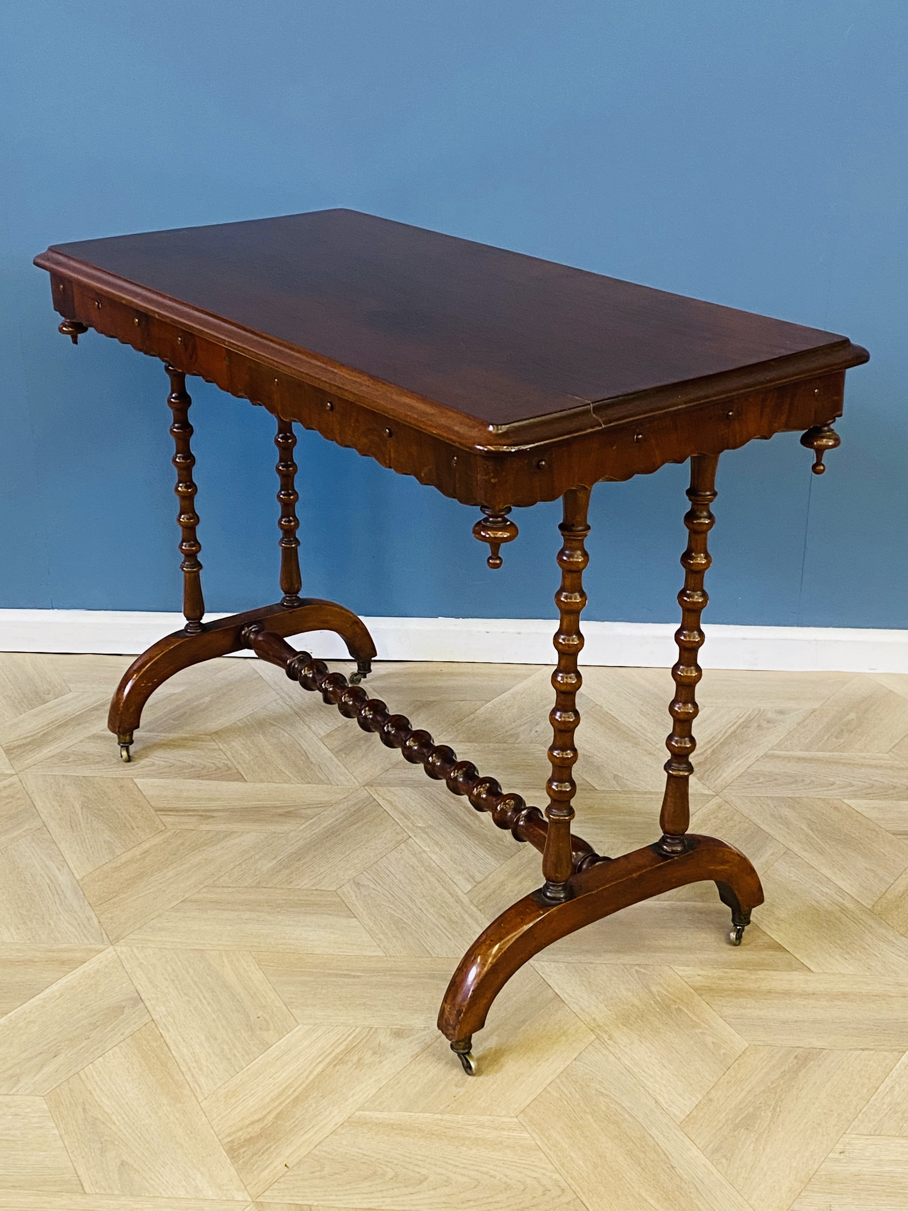 Victorian mahogany stretcher table - Image 2 of 5