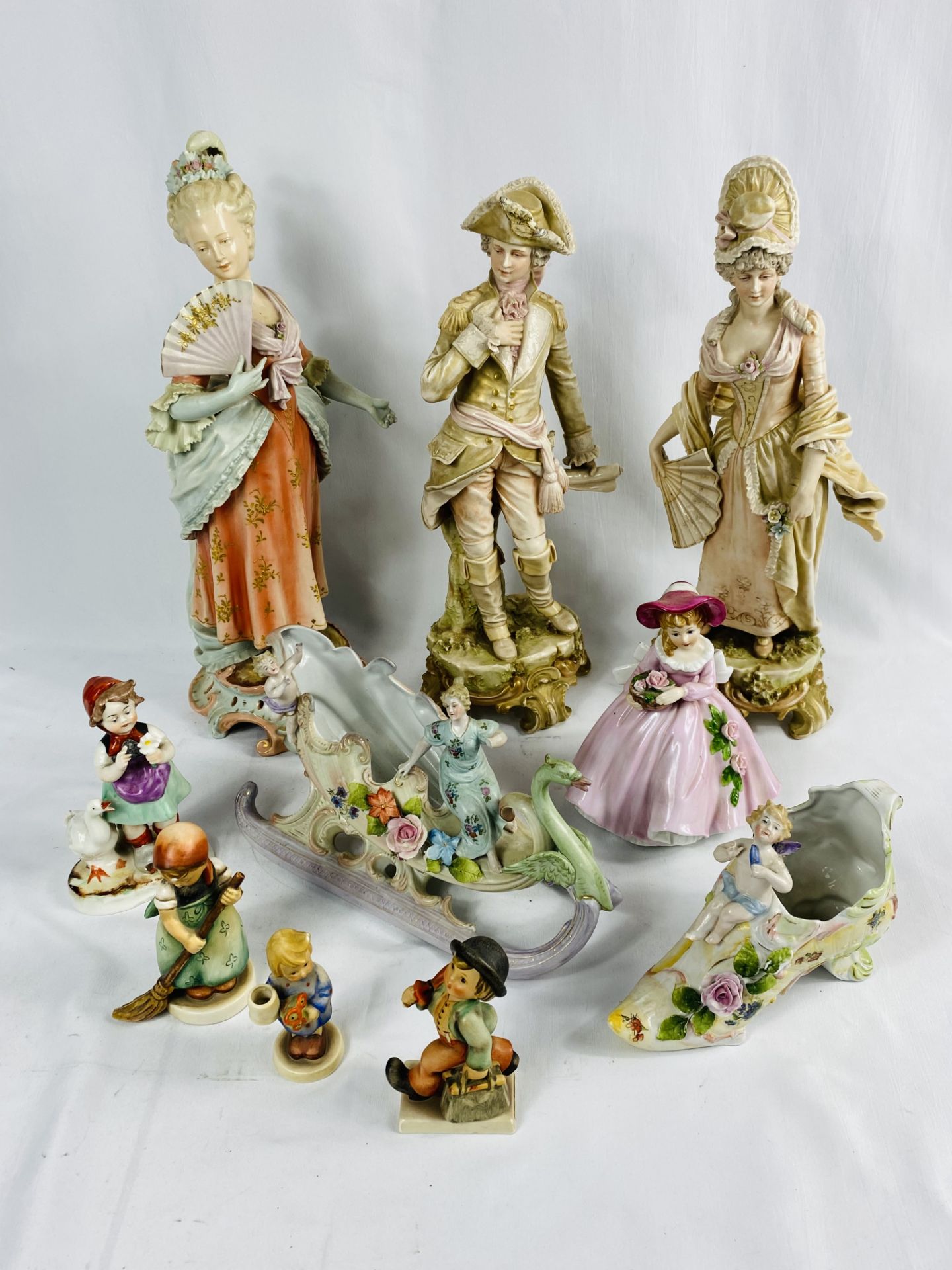 Quantity of porcelain figurines