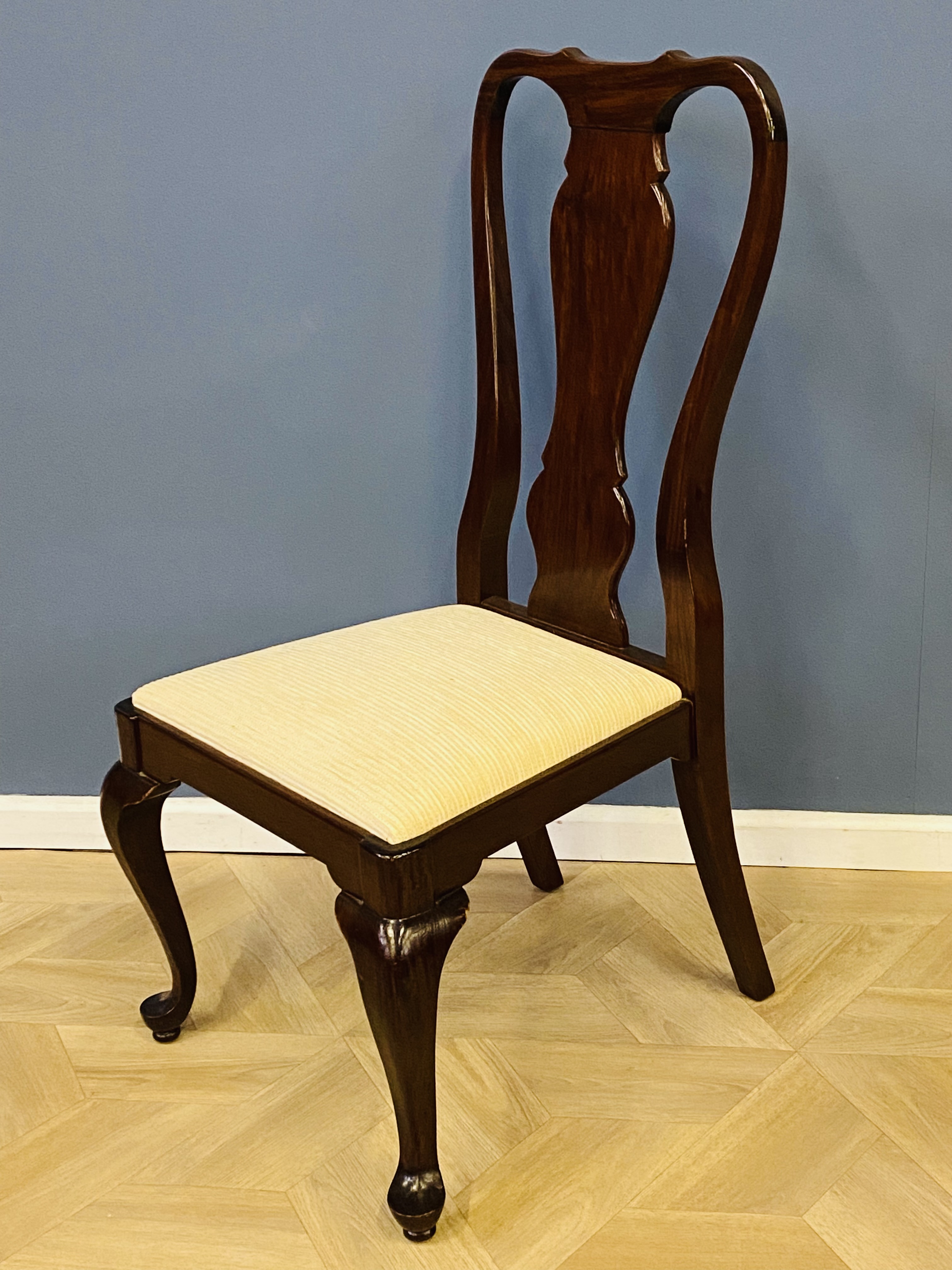 Set of eight Queen Anne style hardwood dining chairs - Image 3 of 7