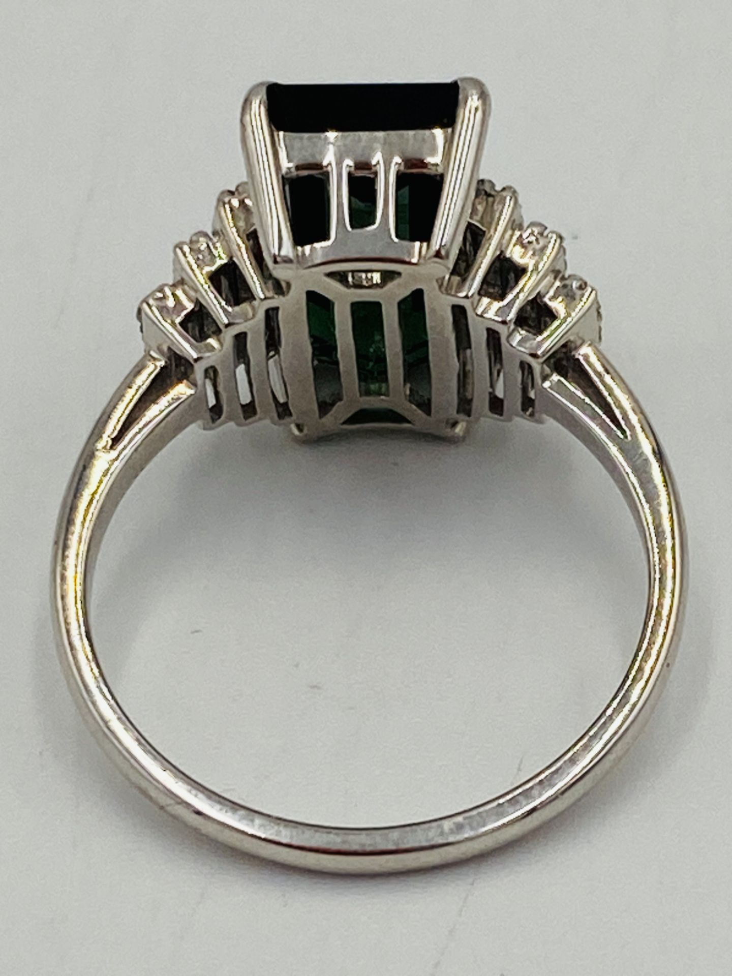 18ct white gold ring - Image 5 of 7