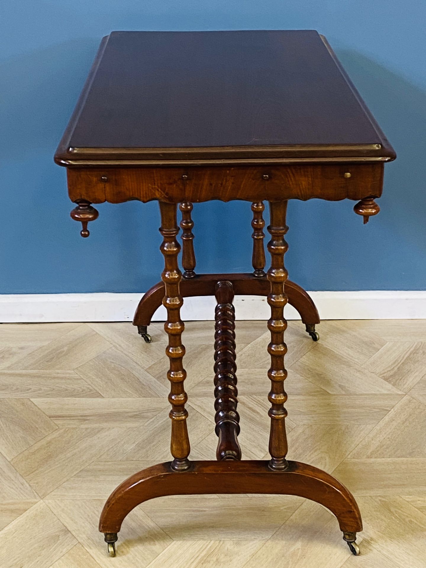 Victorian mahogany stretcher table - Image 4 of 5