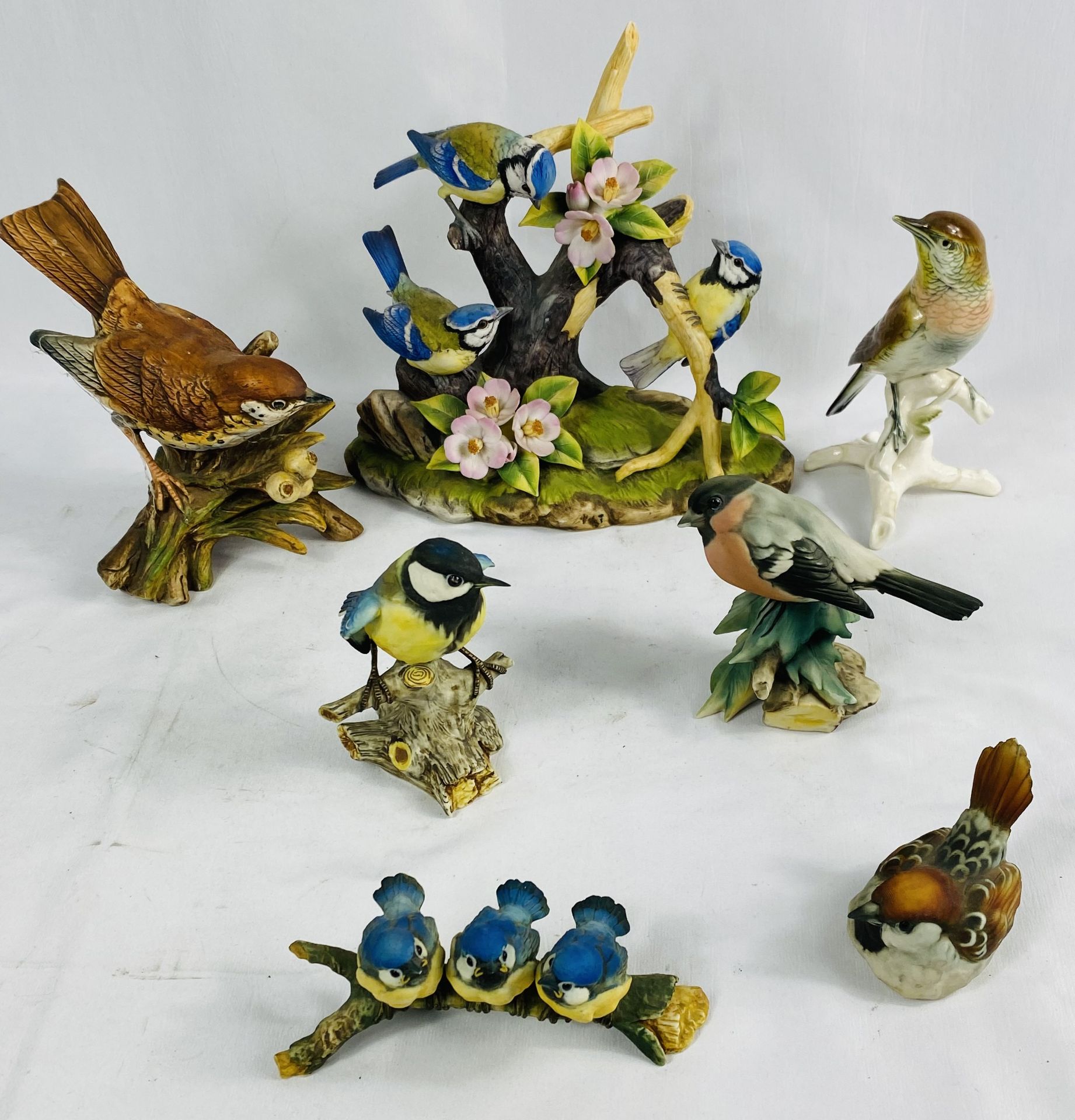 Quantity of porcelain birds