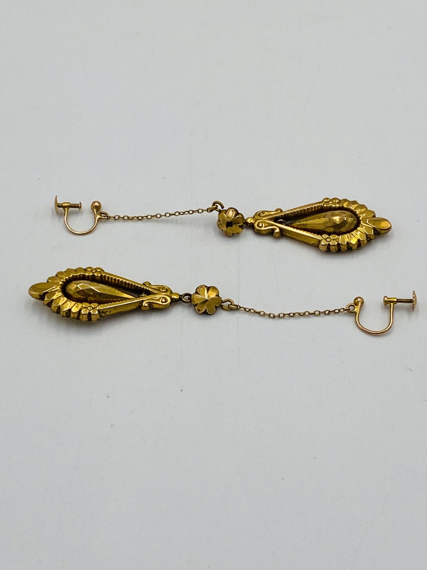 9ct gold drop earrings - Image 3 of 5
