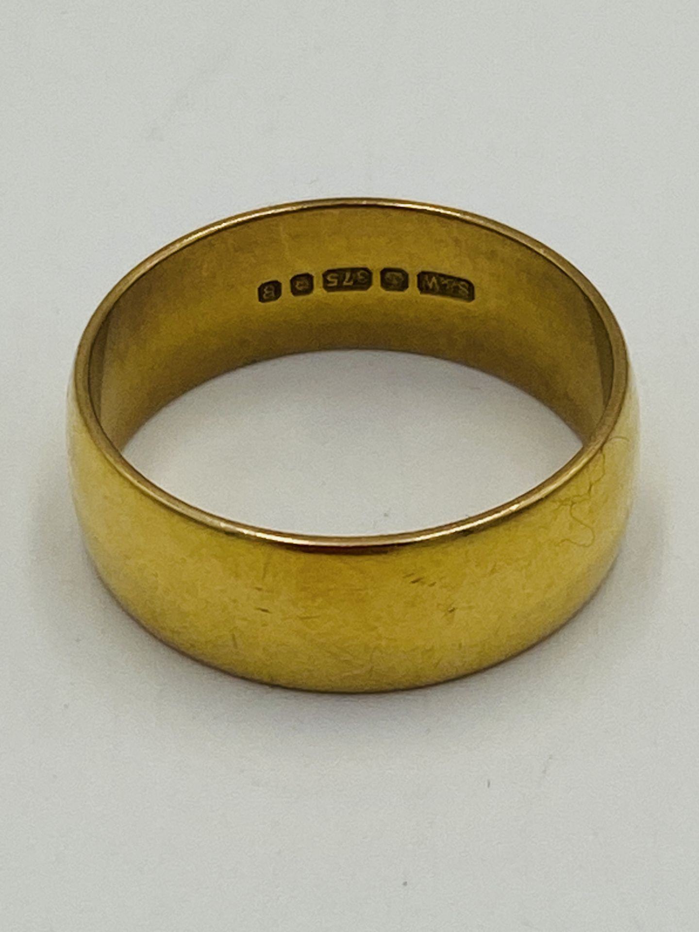 9ct gold band - Image 4 of 5