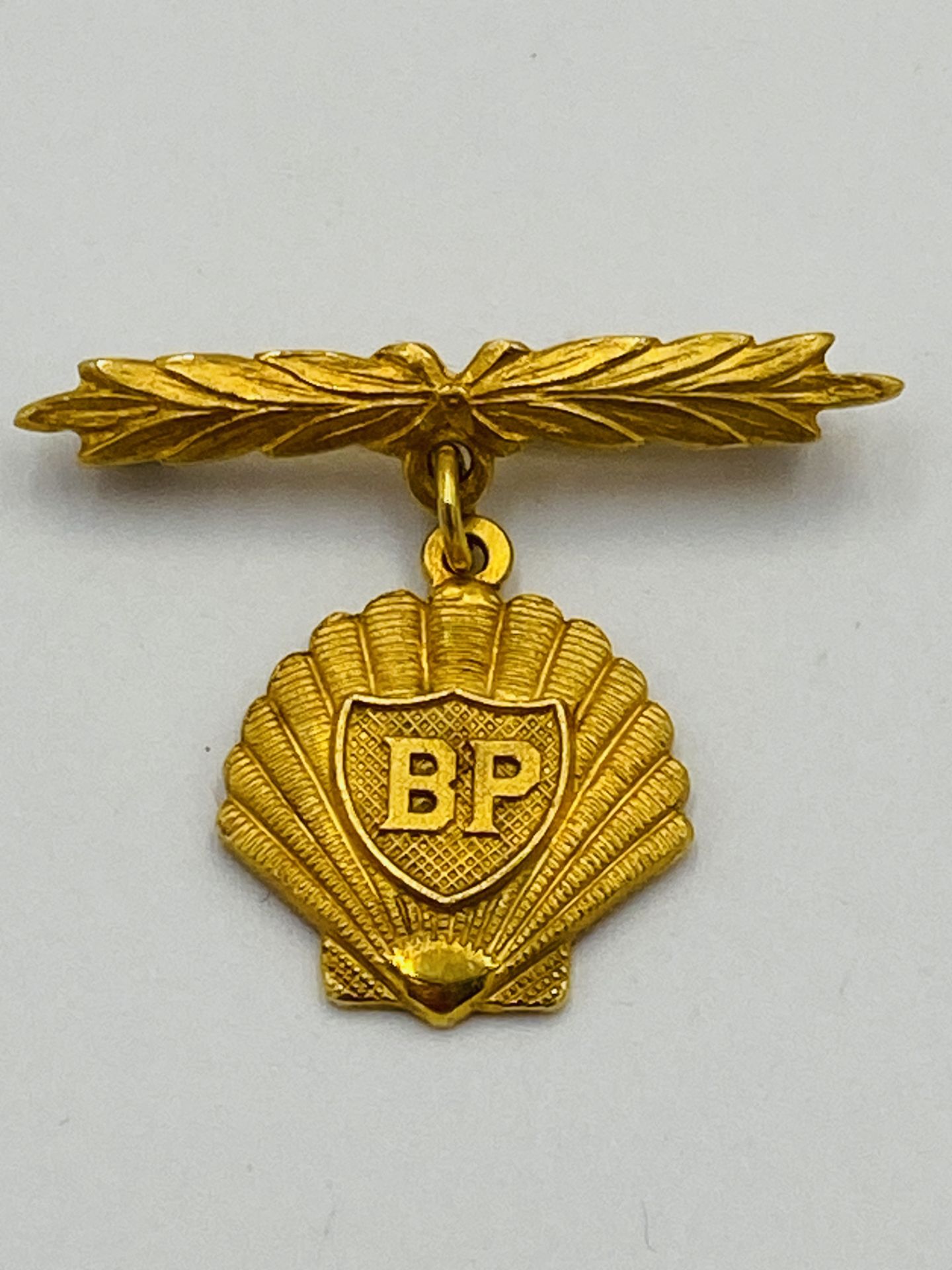 9ct gold BP brooch - Image 4 of 5