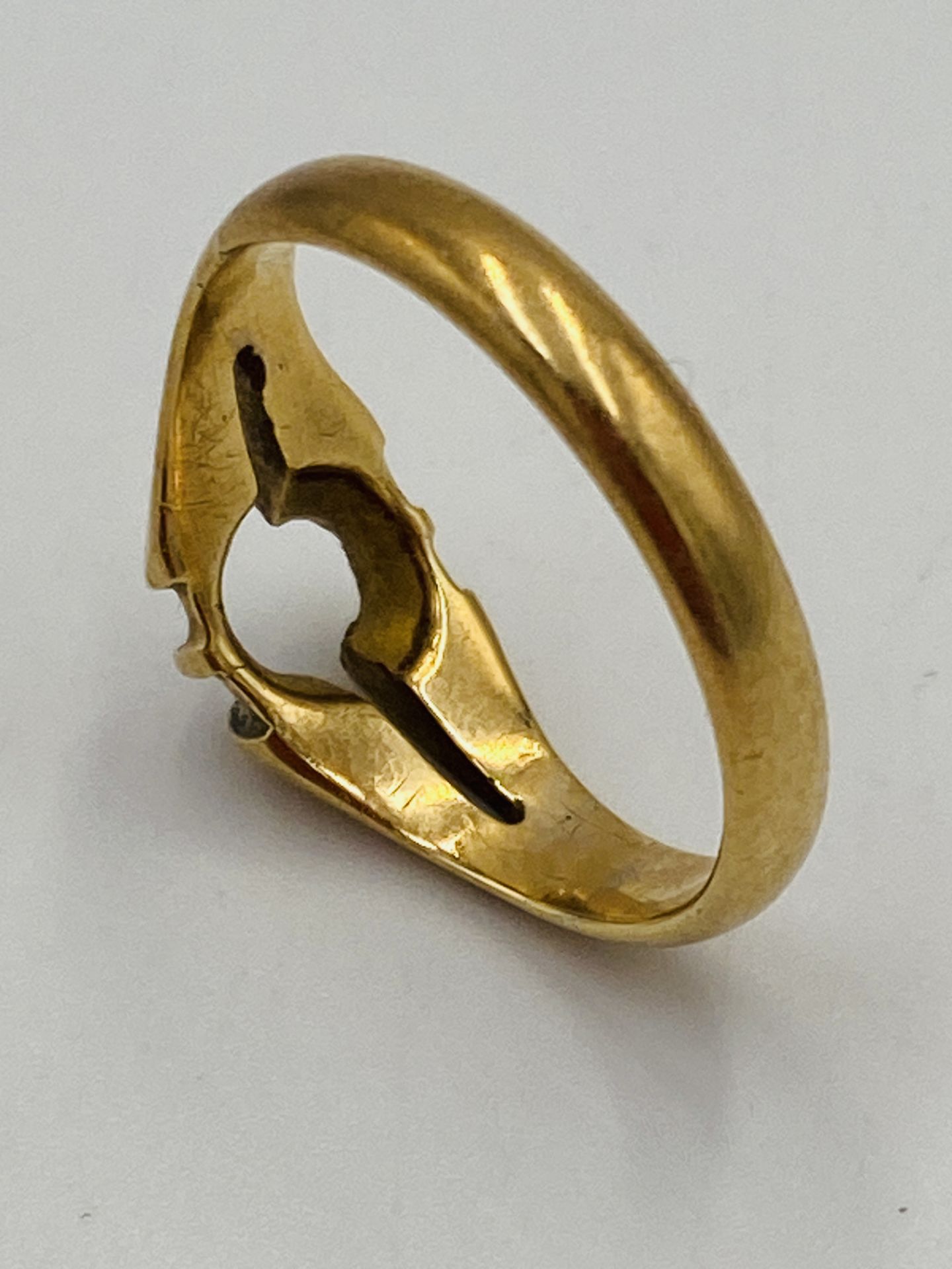 15ct gold ring together with a yellow metal ring - Image 5 of 5