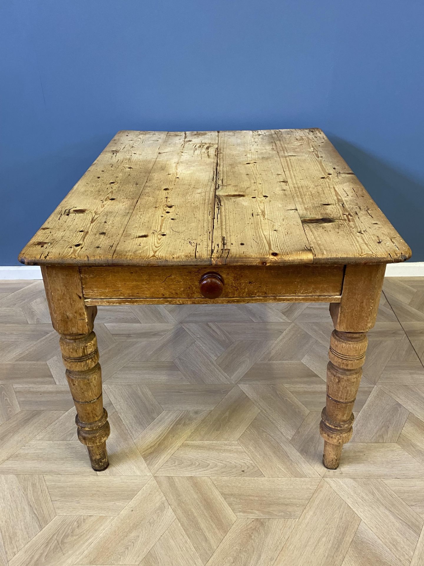 Victorian pine scullery table - Image 6 of 6