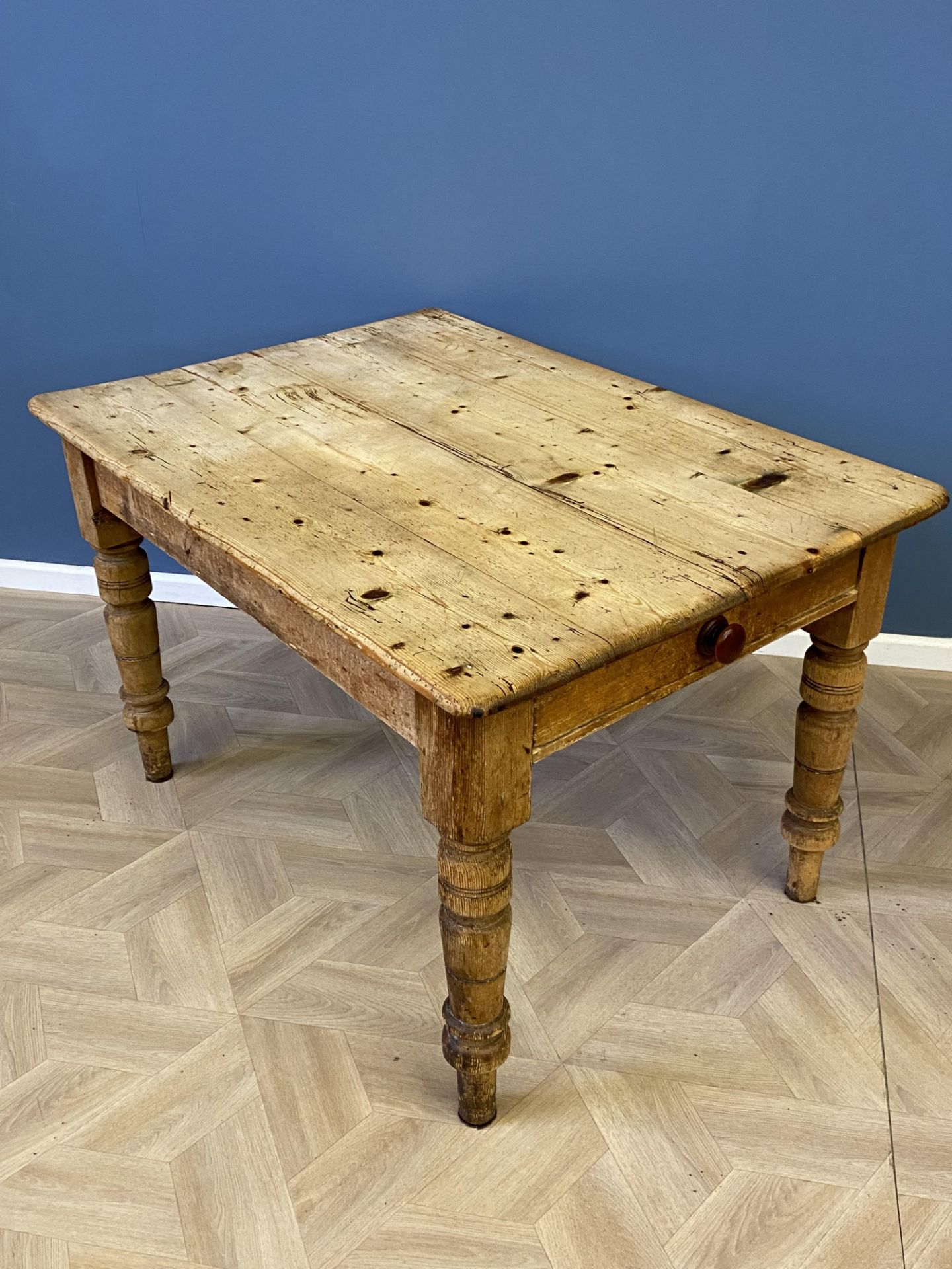 Victorian pine scullery table - Image 5 of 6