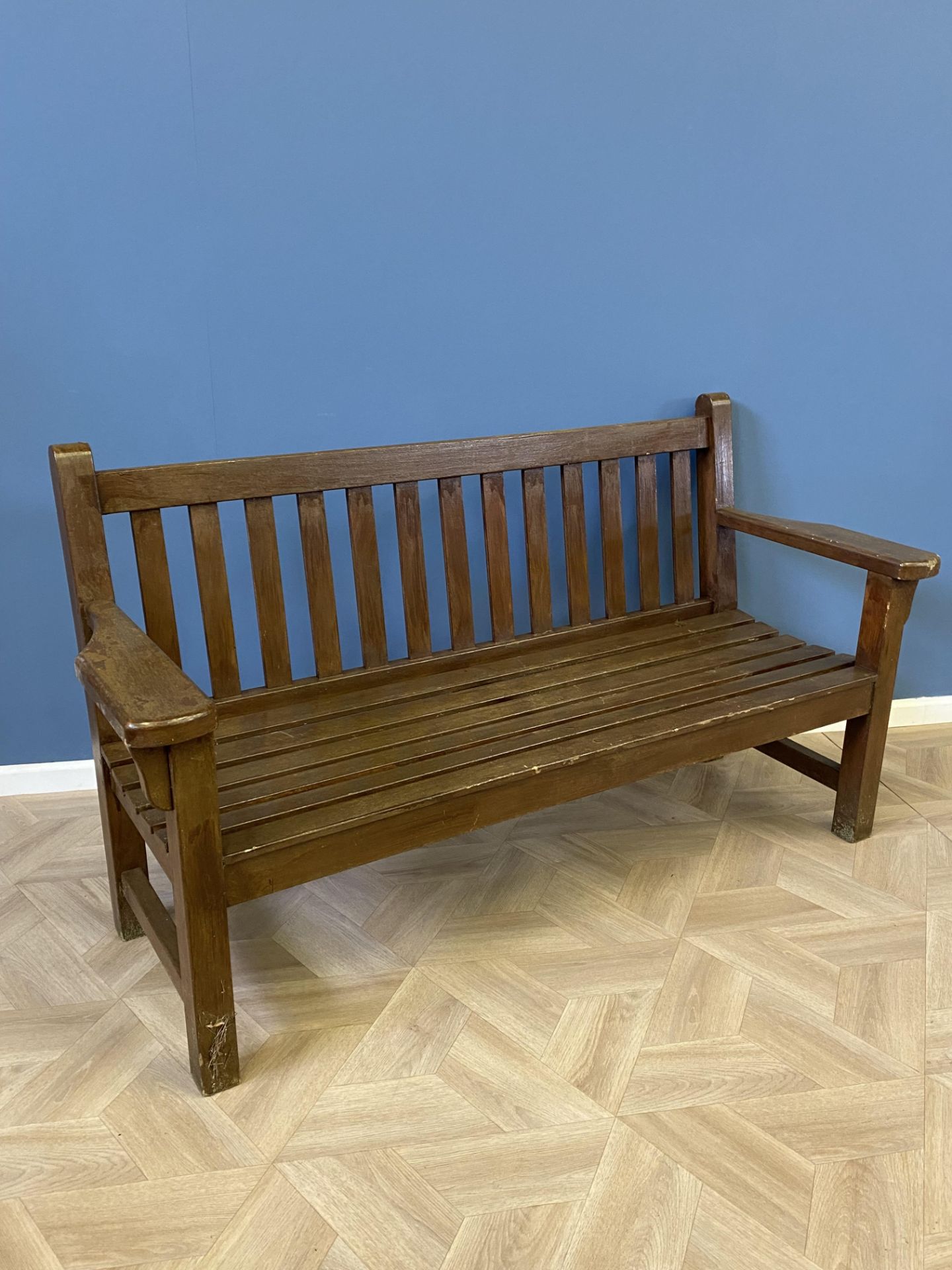 Hardwood garden bench - Image 6 of 7