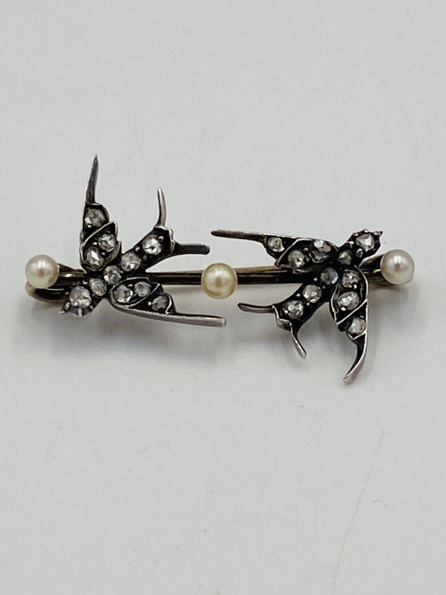 Diamond and pearl set brooch styled as a bird - Image 2 of 5