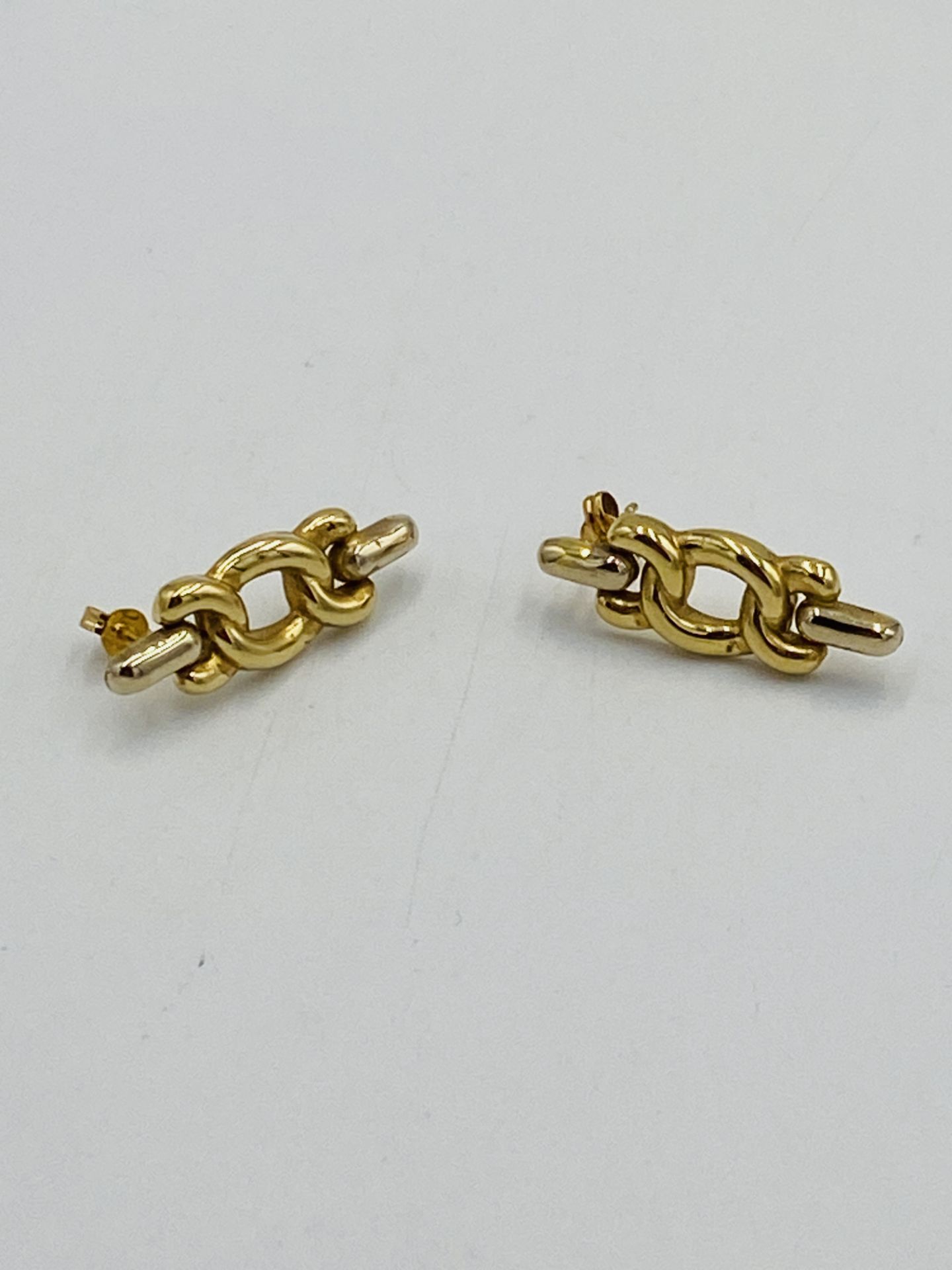 Pair of 18ct gold earrings - Image 3 of 3