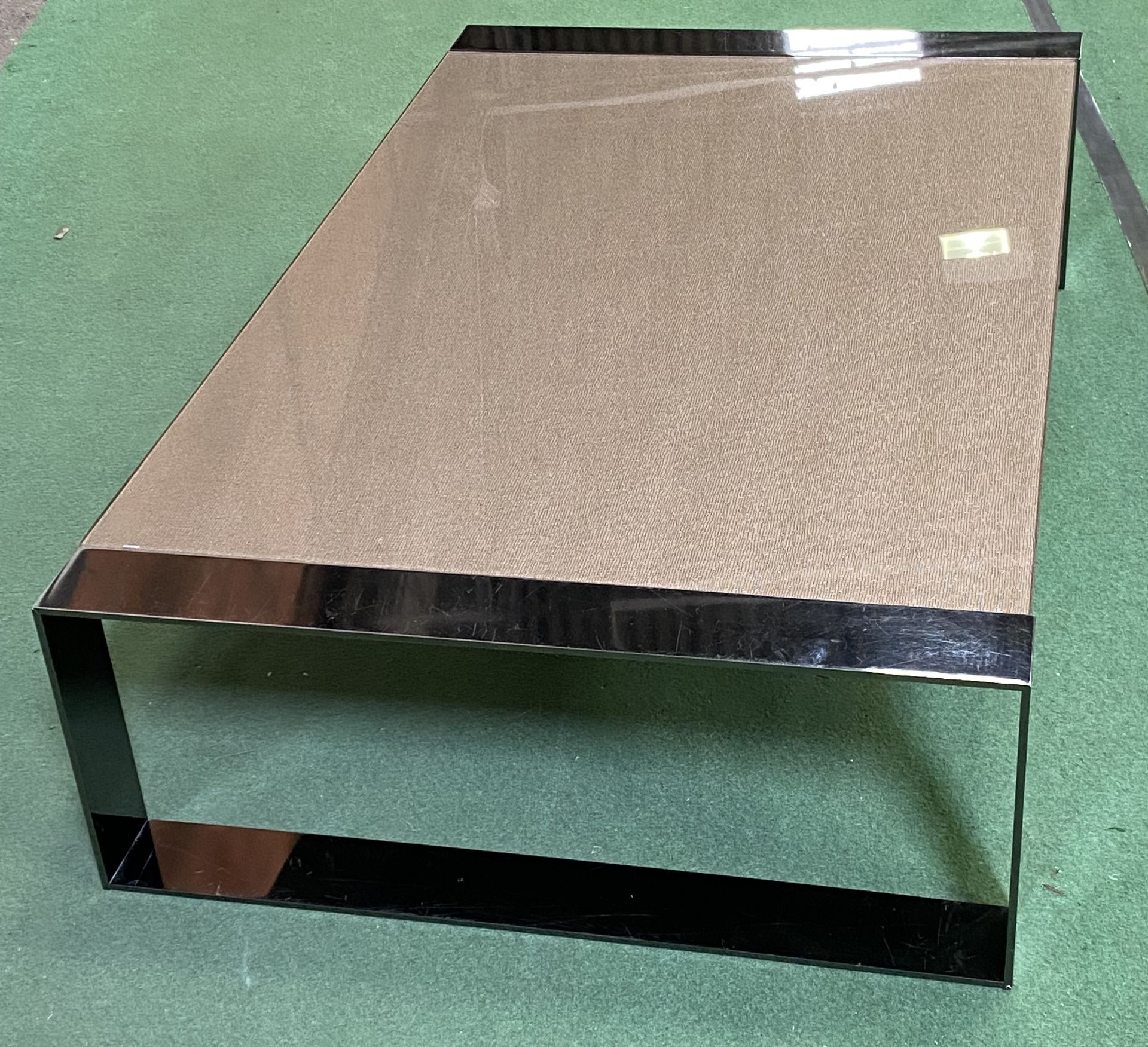 Coffee table with glass top - Image 5 of 6