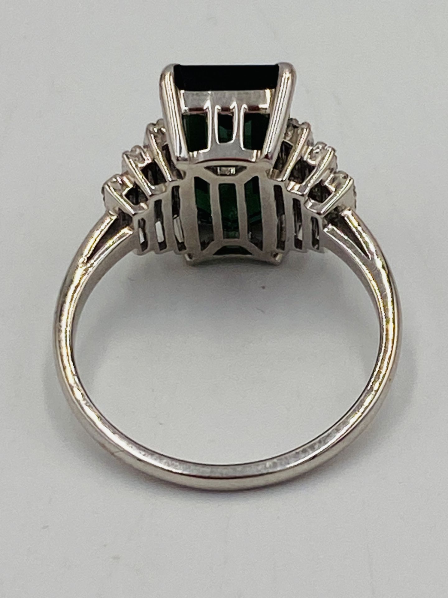 18ct white gold ring - Image 3 of 7